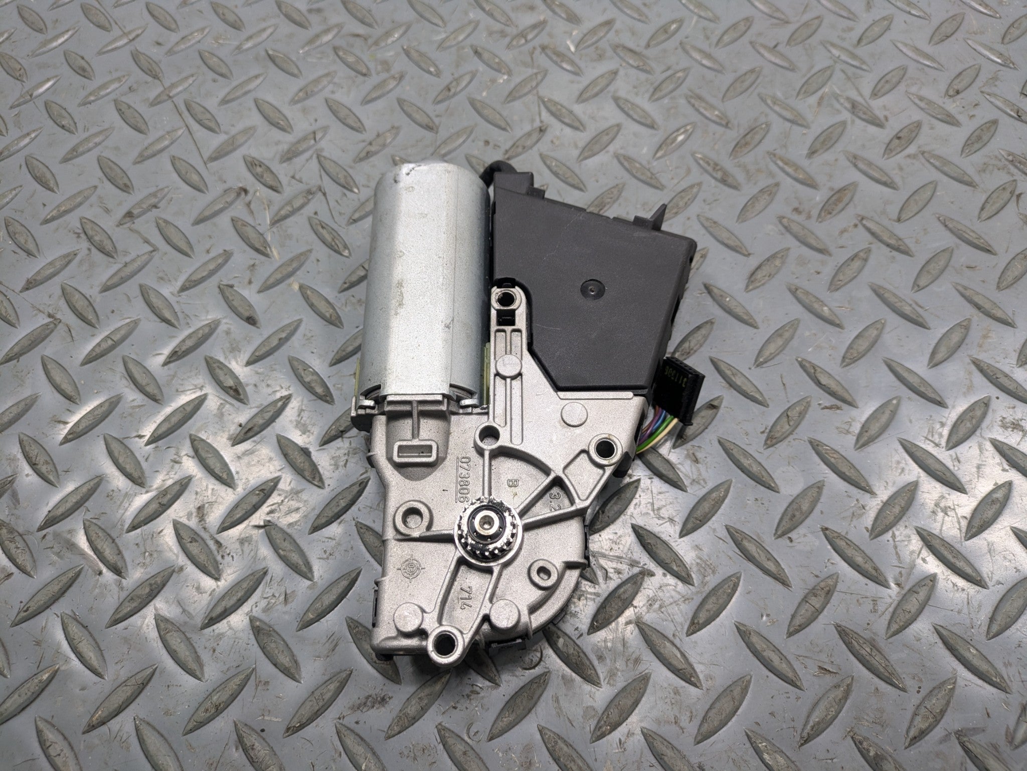 2008 - 2010 OEM PORSCHE CAYENNE SUNROOF MOONROOF MOTOR ACTUATOR UNIT