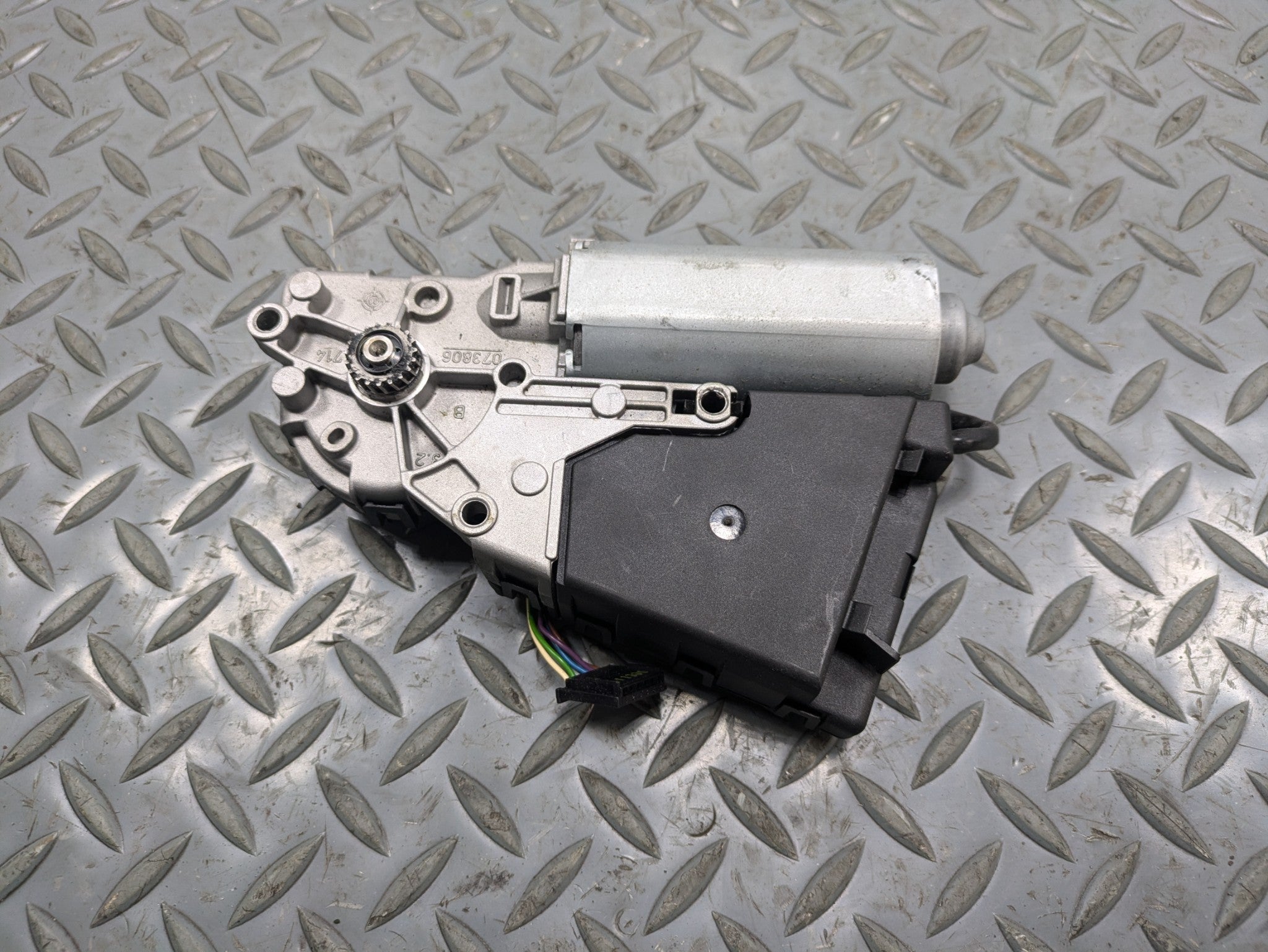 2008 - 2010 OEM PORSCHE CAYENNE SUNROOF MOONROOF MOTOR ACTUATOR UNIT