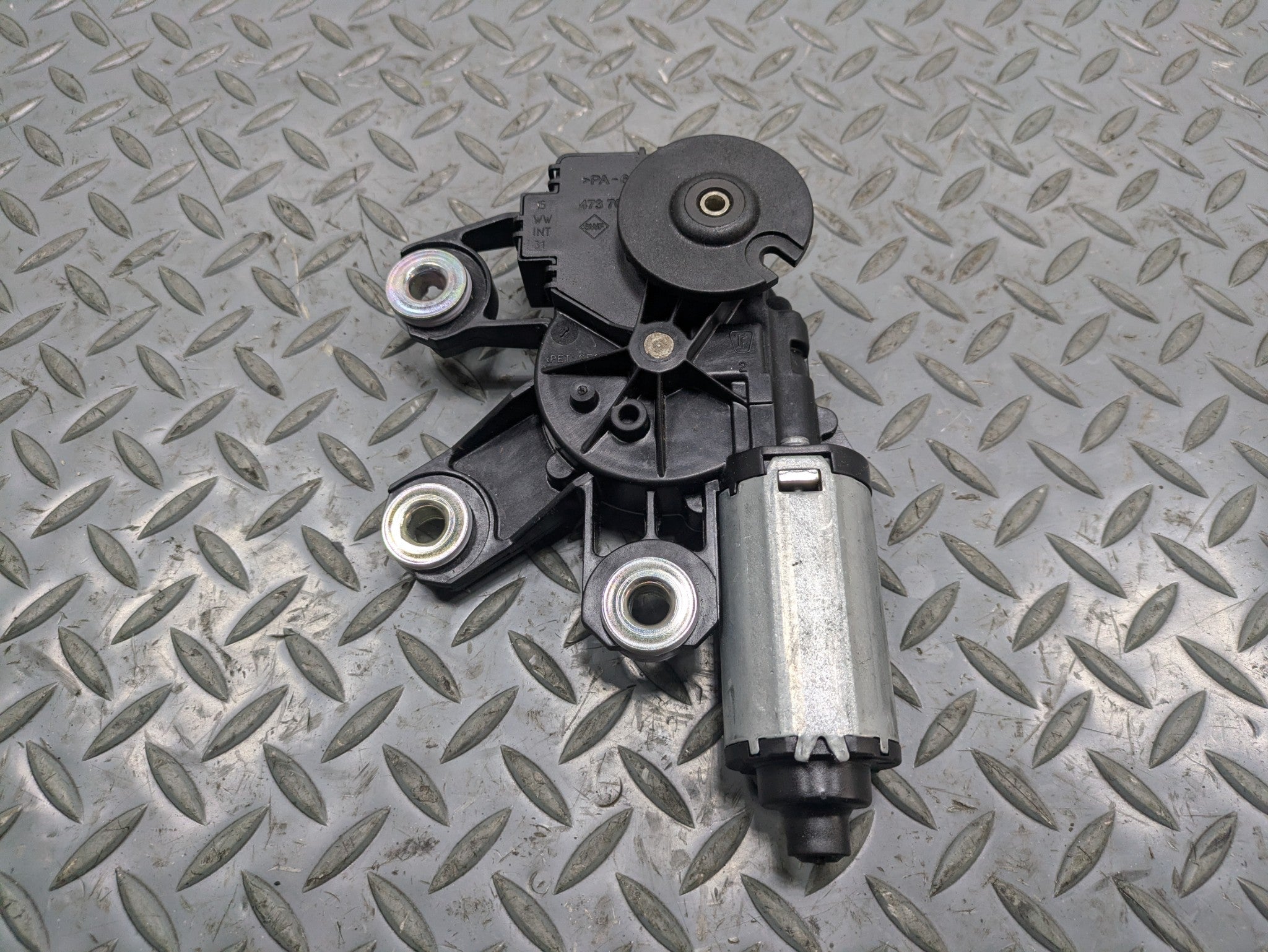 2008 - 2010 OEM PORSCHE CAYENNE REAR TRUNK HATCH WINDSHIELD WIPER MOTOR ASSEMBLY
