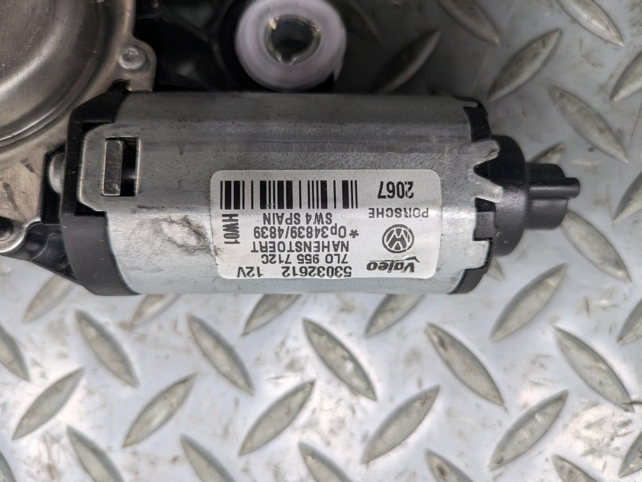 2008 - 2010 OEM PORSCHE CAYENNE REAR TRUNK HATCH WINDSHIELD WIPER MOTOR ASSEMBLY