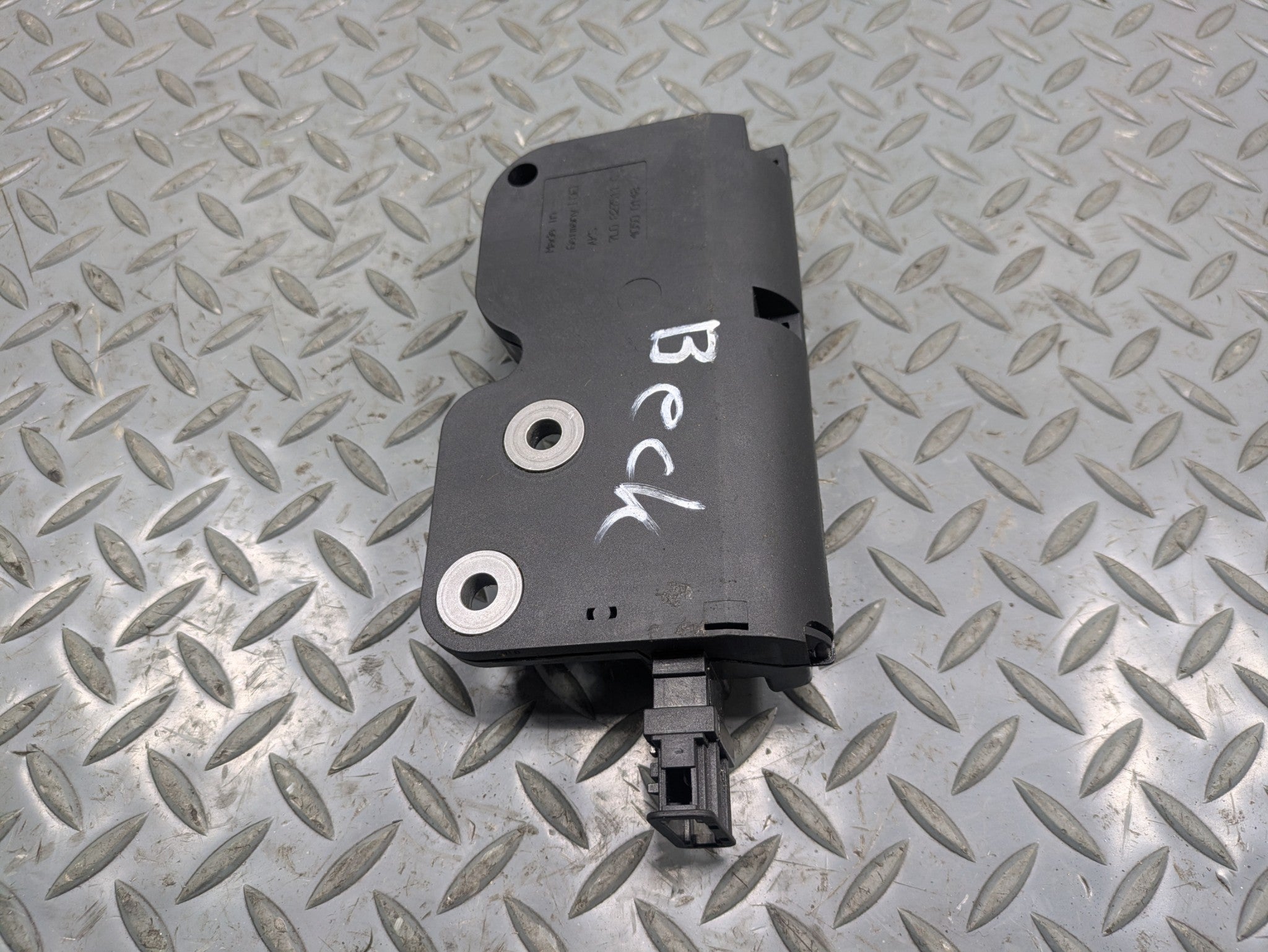 2008 - 2010 OEM PORSCHE CAYENNE REAR LIFTGATE LATCH LOCK ACTUATOR WITH MOTOR