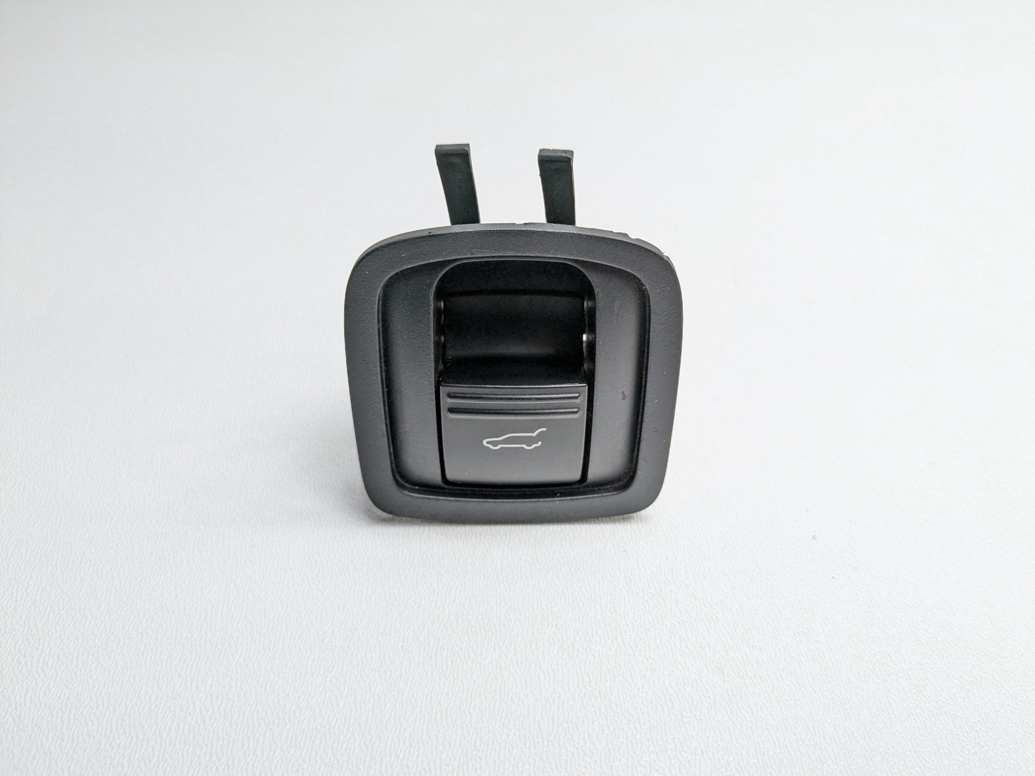 2008 - 2010 OEM PORSCHE CAYENNE DOOR CARD BOOT OPENING HATCH OPEN SWITCH BUTTON