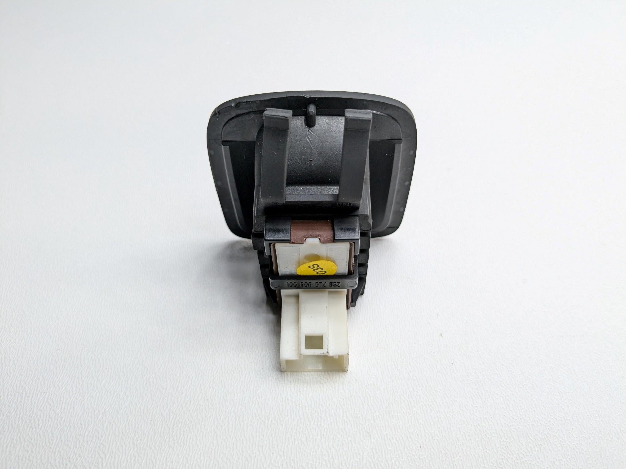 2008 - 2010 OEM PORSCHE CAYENNE DOOR CARD BOOT OPENING HATCH OPEN SWITCH BUTTON