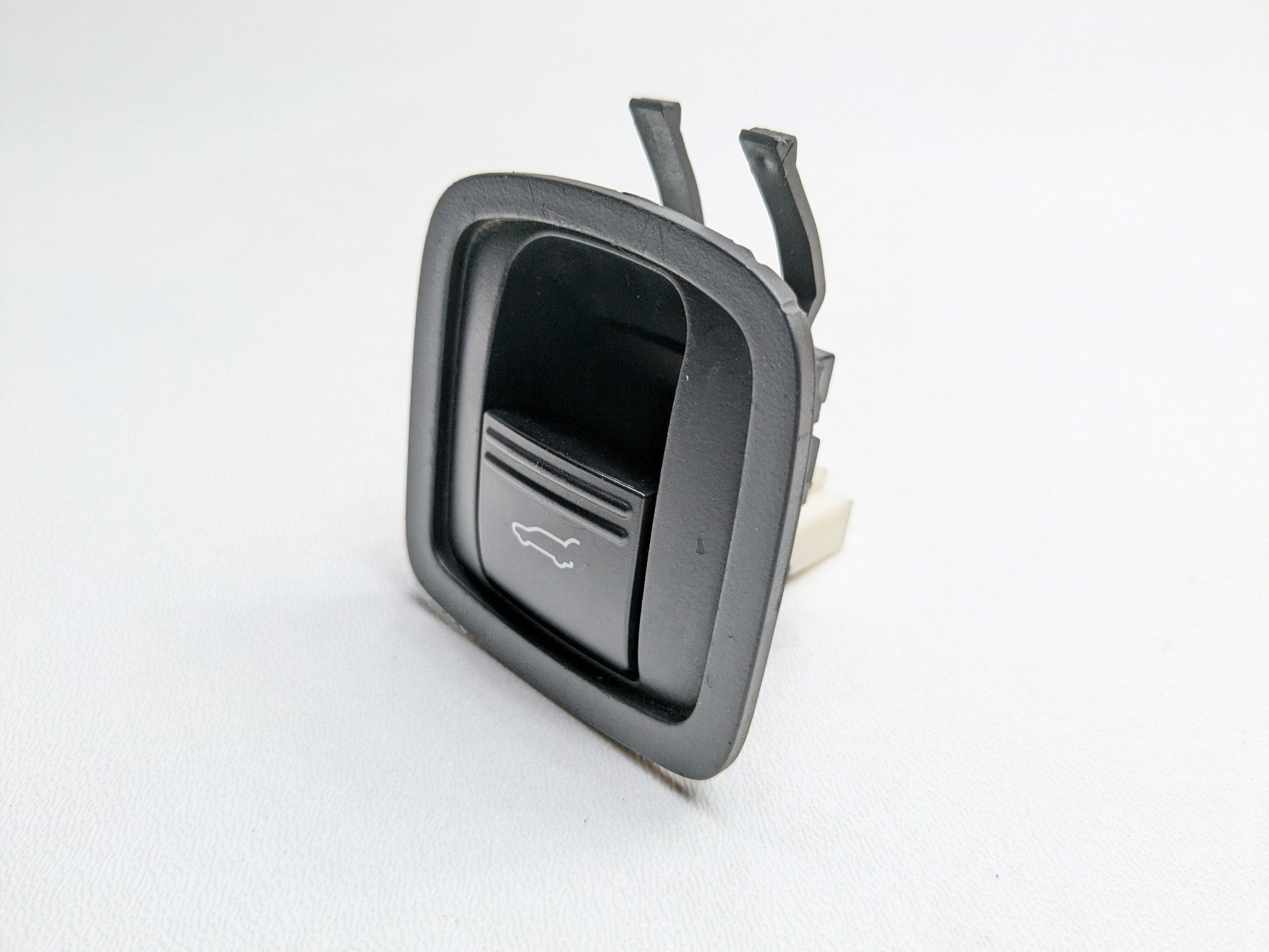2008 - 2010 OEM PORSCHE CAYENNE DOOR CARD BOOT OPENING HATCH OPEN SWITCH BUTTON
