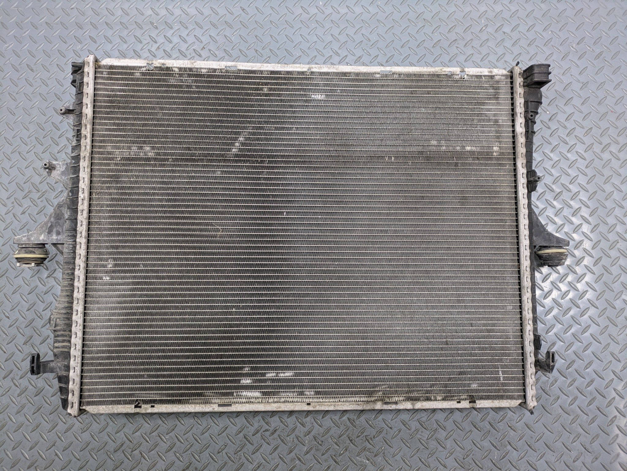 2008 - 2010 OEM PORSCHE CAYENNE ENGINE COOLING RADIATOR AUTOMATIC TRANSMISSION