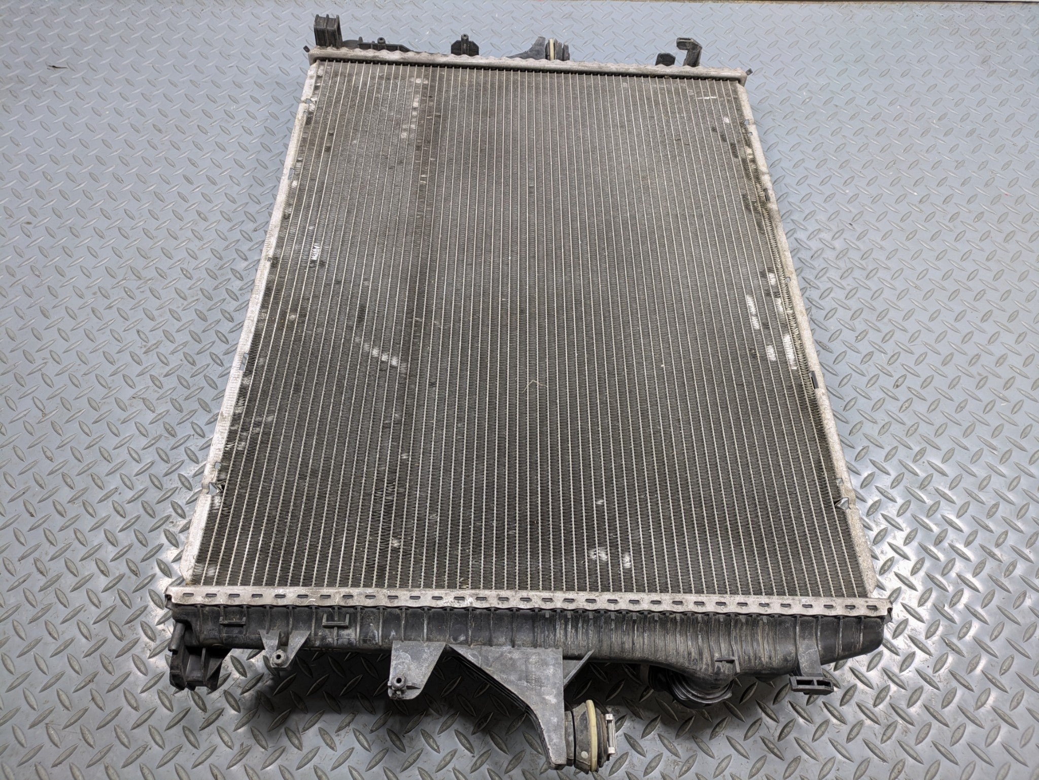 2008 - 2010 OEM PORSCHE CAYENNE ENGINE COOLING RADIATOR AUTOMATIC TRANSMISSION