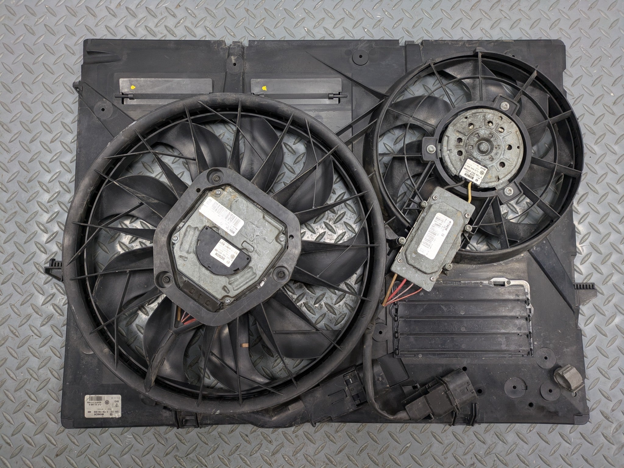 2008 - 2010 OEM PORSCHE CAYENNE ELECTRIC COOLING MOTOR FAN ASSEMBLY