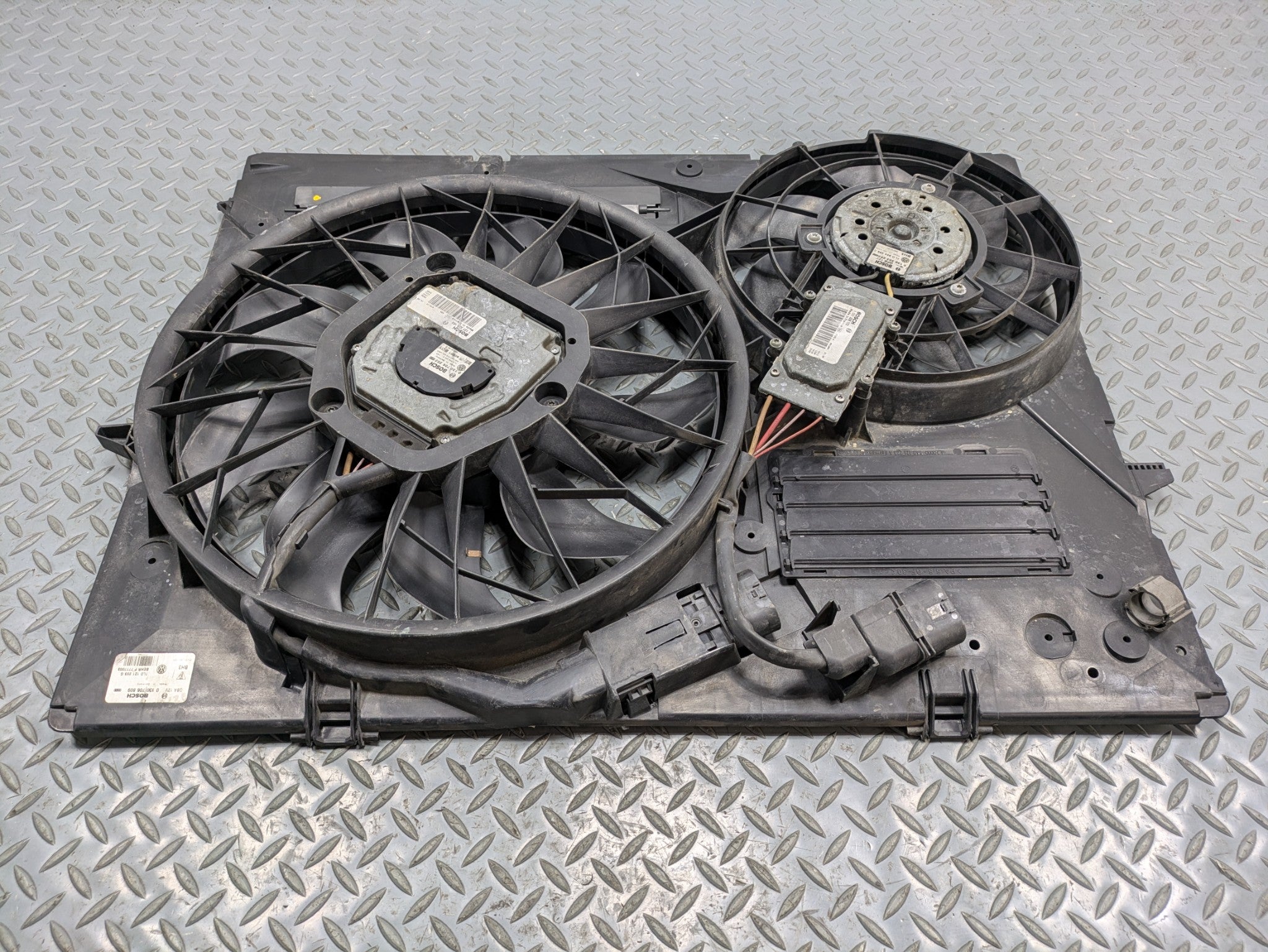 2008 - 2010 OEM PORSCHE CAYENNE ELECTRIC COOLING MOTOR FAN ASSEMBLY