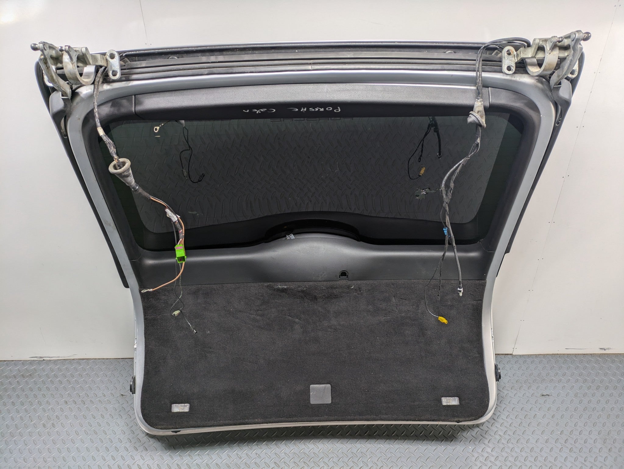 2008 - 2010 OEM PORSCHE CAYENNE REAR TRUNK TAILGATE LIFTGATE WITH GLASS