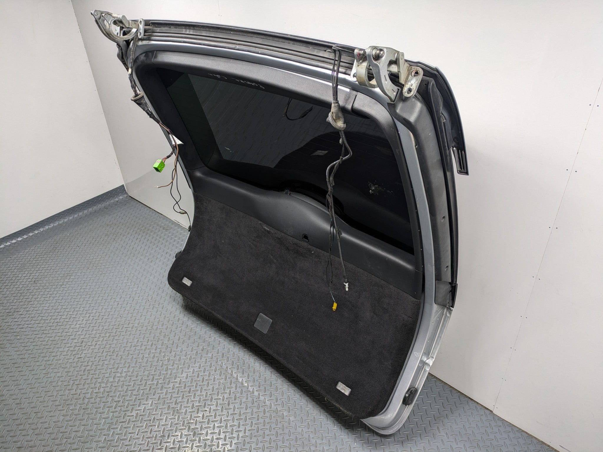 2008 - 2010 OEM PORSCHE CAYENNE REAR TRUNK TAILGATE LIFTGATE WITH GLASS