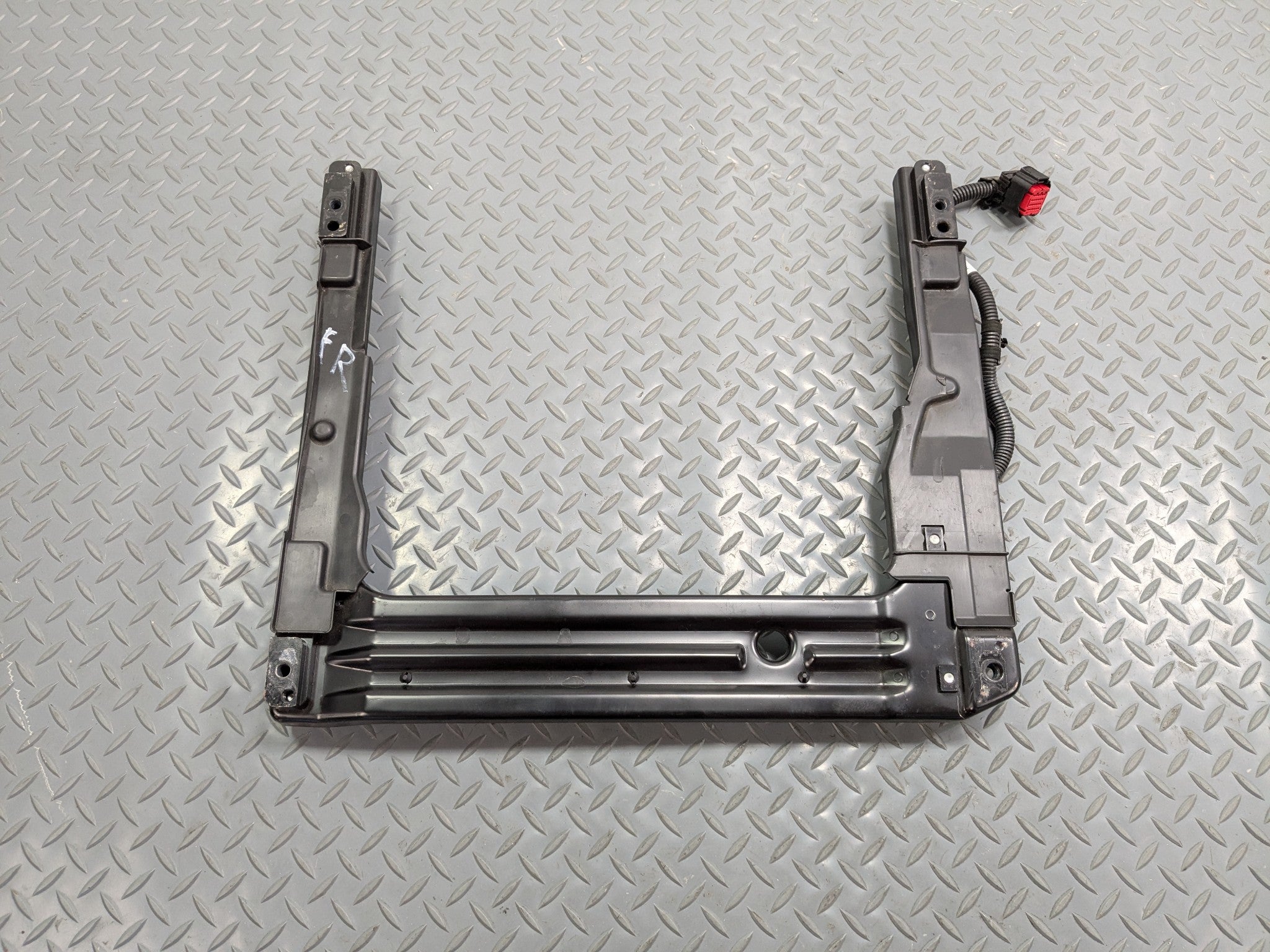 2008 - 2010 OEM PORSCHE CAYENNE FRONT RIGHT PASSENGER SIDE SEAT TRACK RAILS