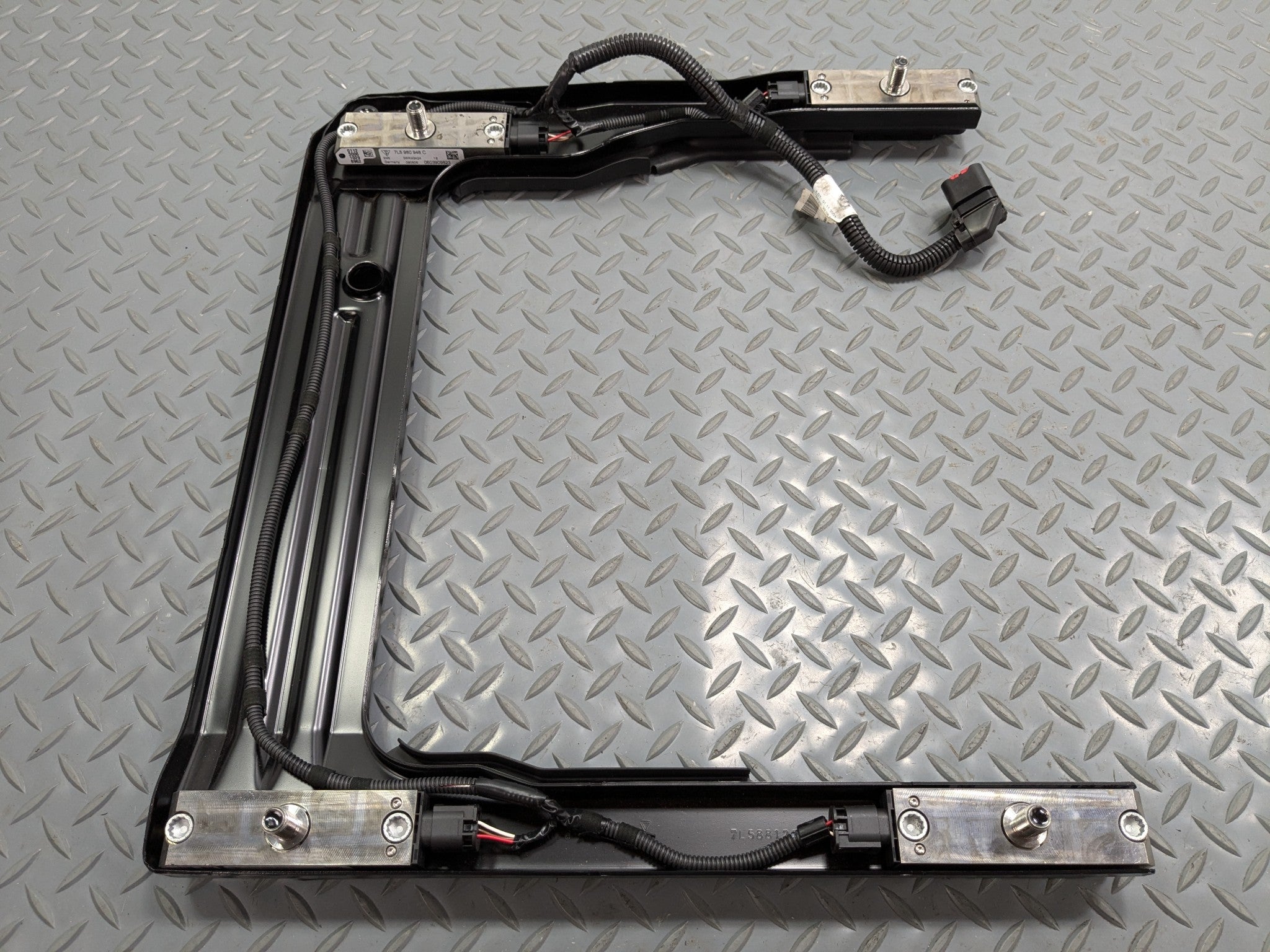 2008 - 2010 OEM PORSCHE CAYENNE FRONT RIGHT PASSENGER SIDE SEAT TRACK RAILS