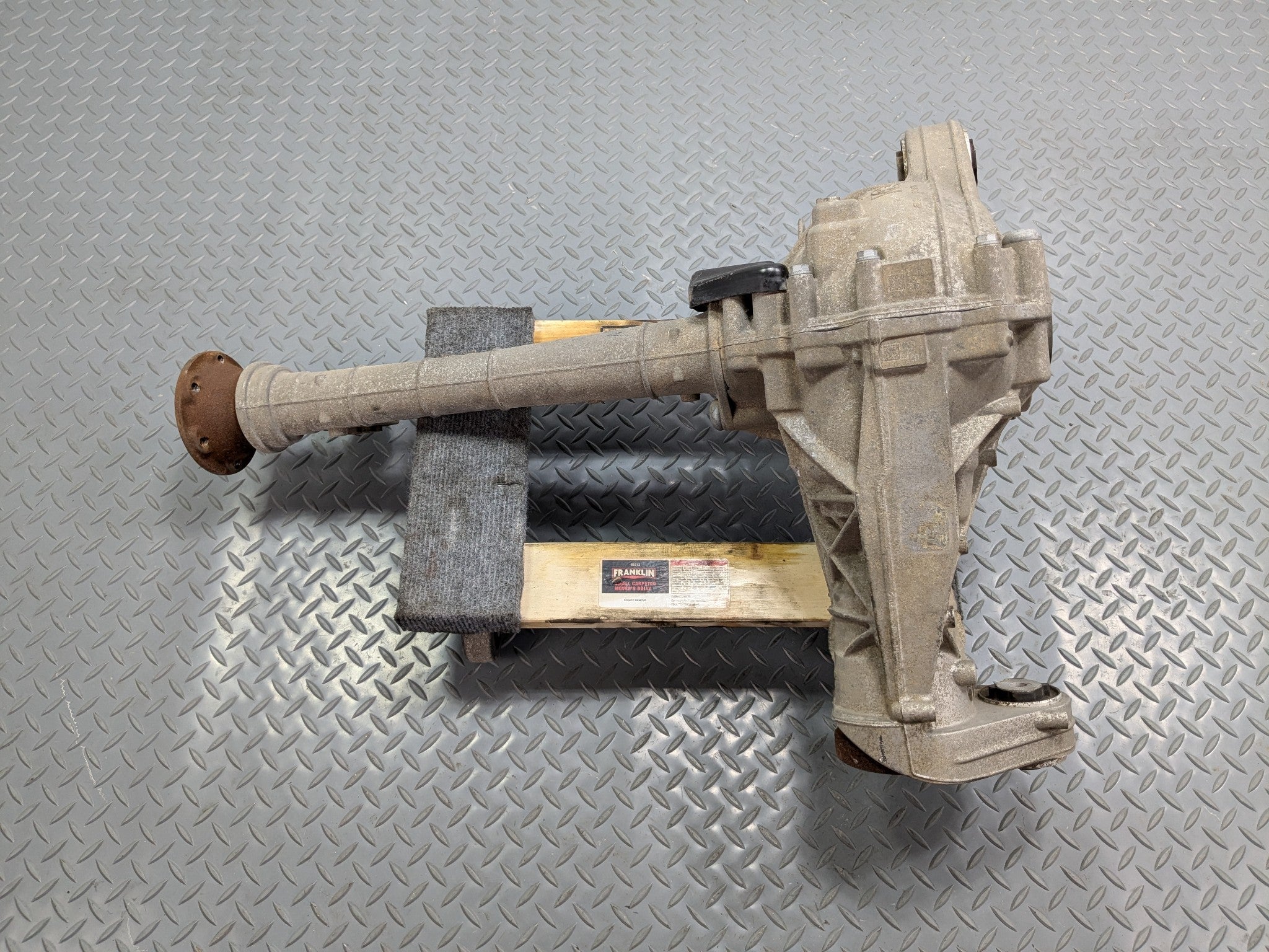 08 - 10 OEM PORSCHE CAYENNE FRONT AXLE DIFFERENTIAL CARRIER 4.8L WITHOUT TURBO