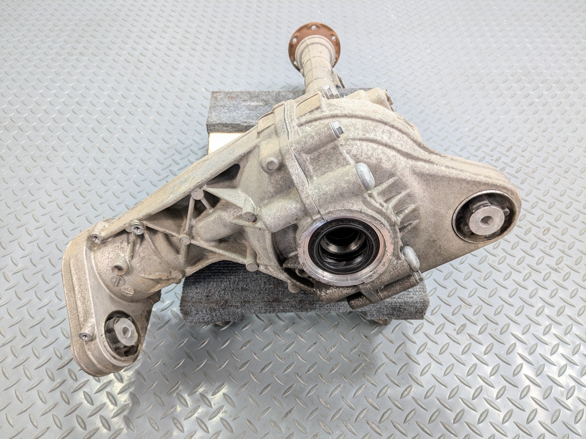 08 - 10 OEM PORSCHE CAYENNE FRONT AXLE DIFFERENTIAL CARRIER 4.8L WITHOUT TURBO