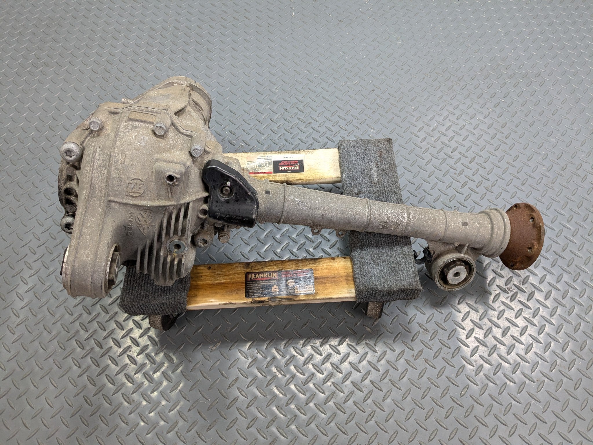 08 - 10 OEM PORSCHE CAYENNE FRONT AXLE DIFFERENTIAL CARRIER 4.8L WITHOUT TURBO