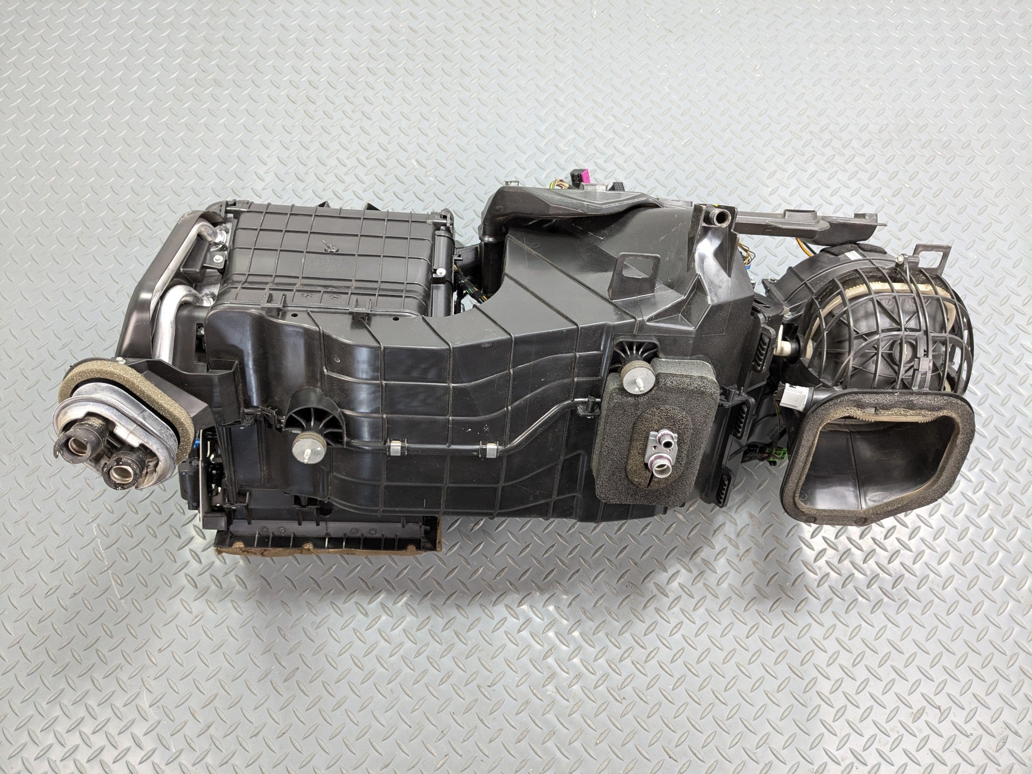 2008 - 2010 OEM PORSCHE CAYENNE AIR CONDITIONING EVAPORATOR HEATER CORE HOUSING