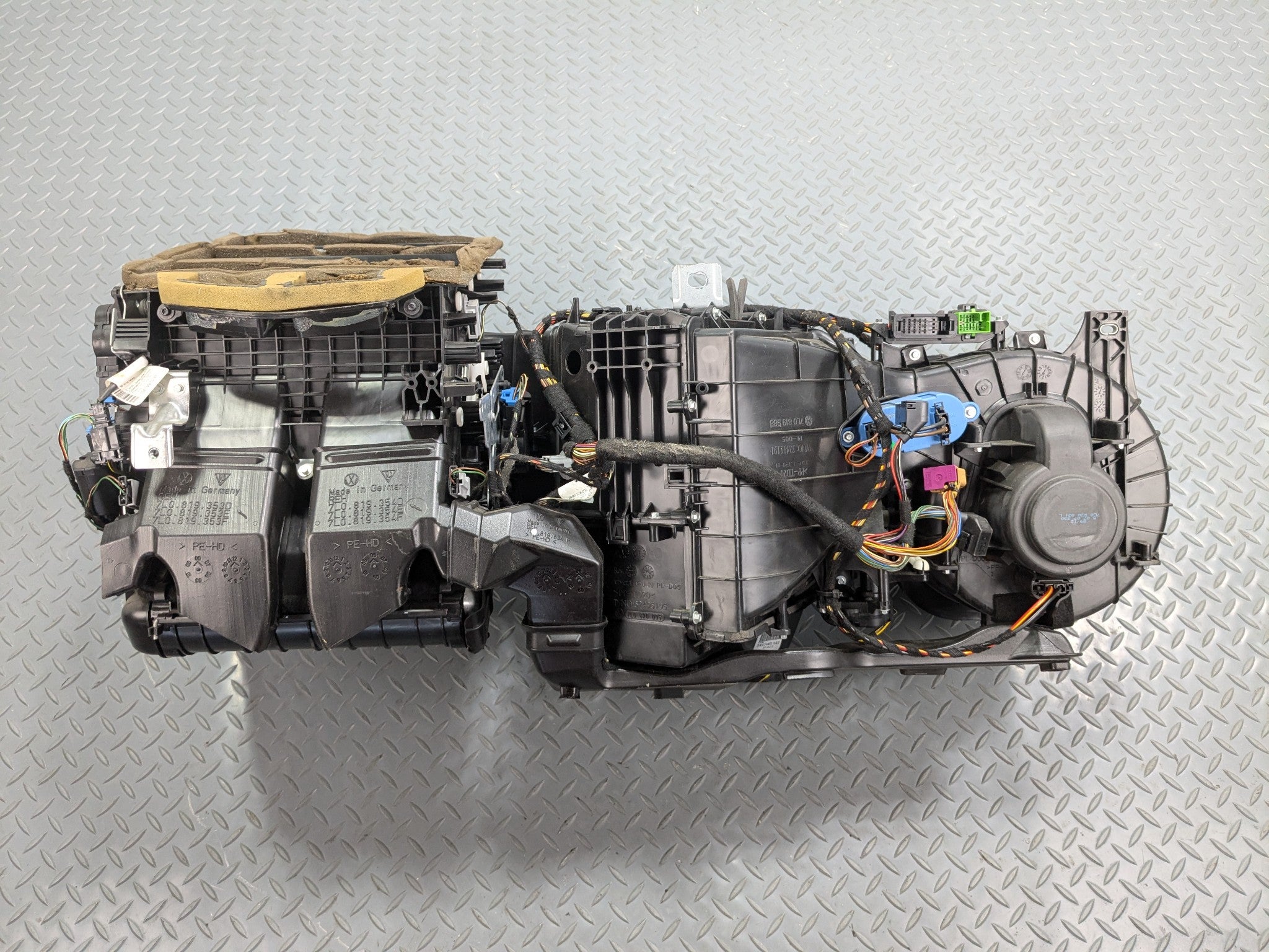 2008 - 2010 OEM PORSCHE CAYENNE AIR CONDITIONING EVAPORATOR HEATER CORE HOUSING