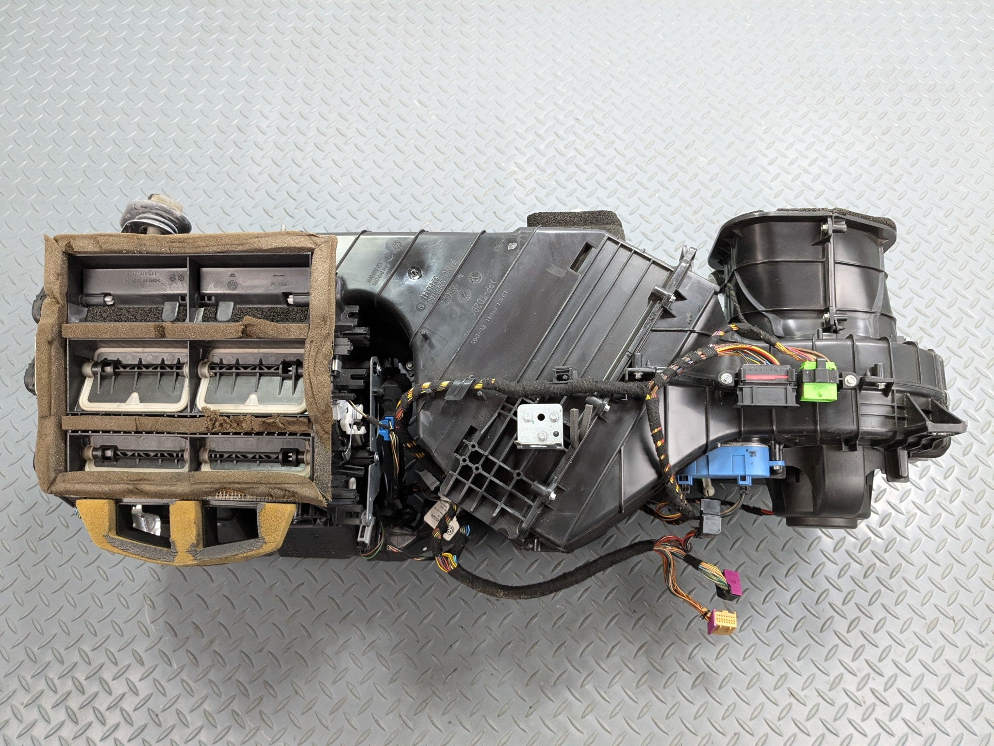2008 - 2010 OEM PORSCHE CAYENNE AIR CONDITIONING EVAPORATOR HEATER CORE HOUSING