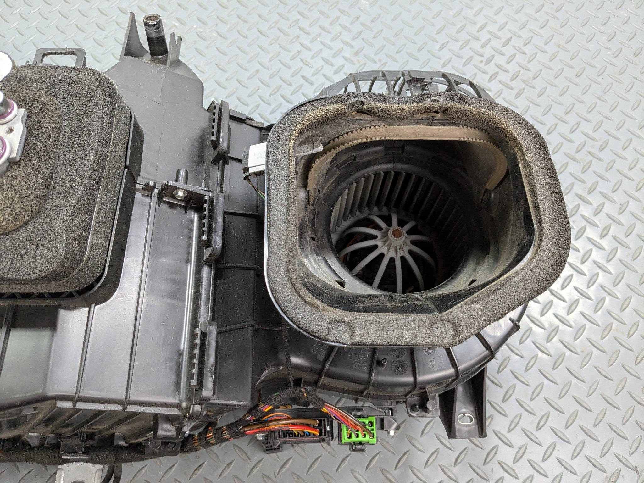 2008 - 2010 OEM PORSCHE CAYENNE AIR CONDITIONING EVAPORATOR HEATER CORE HOUSING