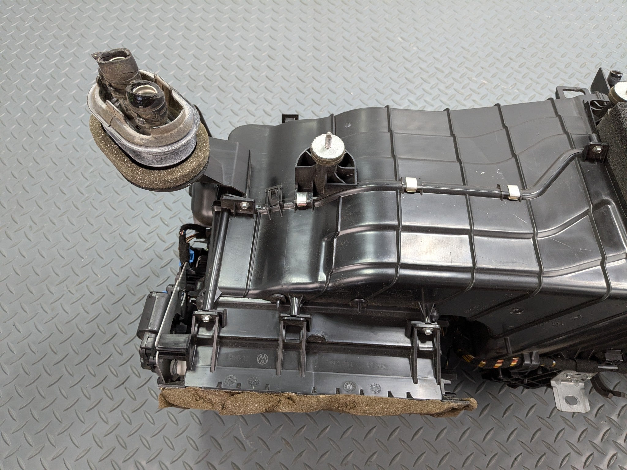 2008 - 2010 OEM PORSCHE CAYENNE AIR CONDITIONING EVAPORATOR HEATER CORE HOUSING