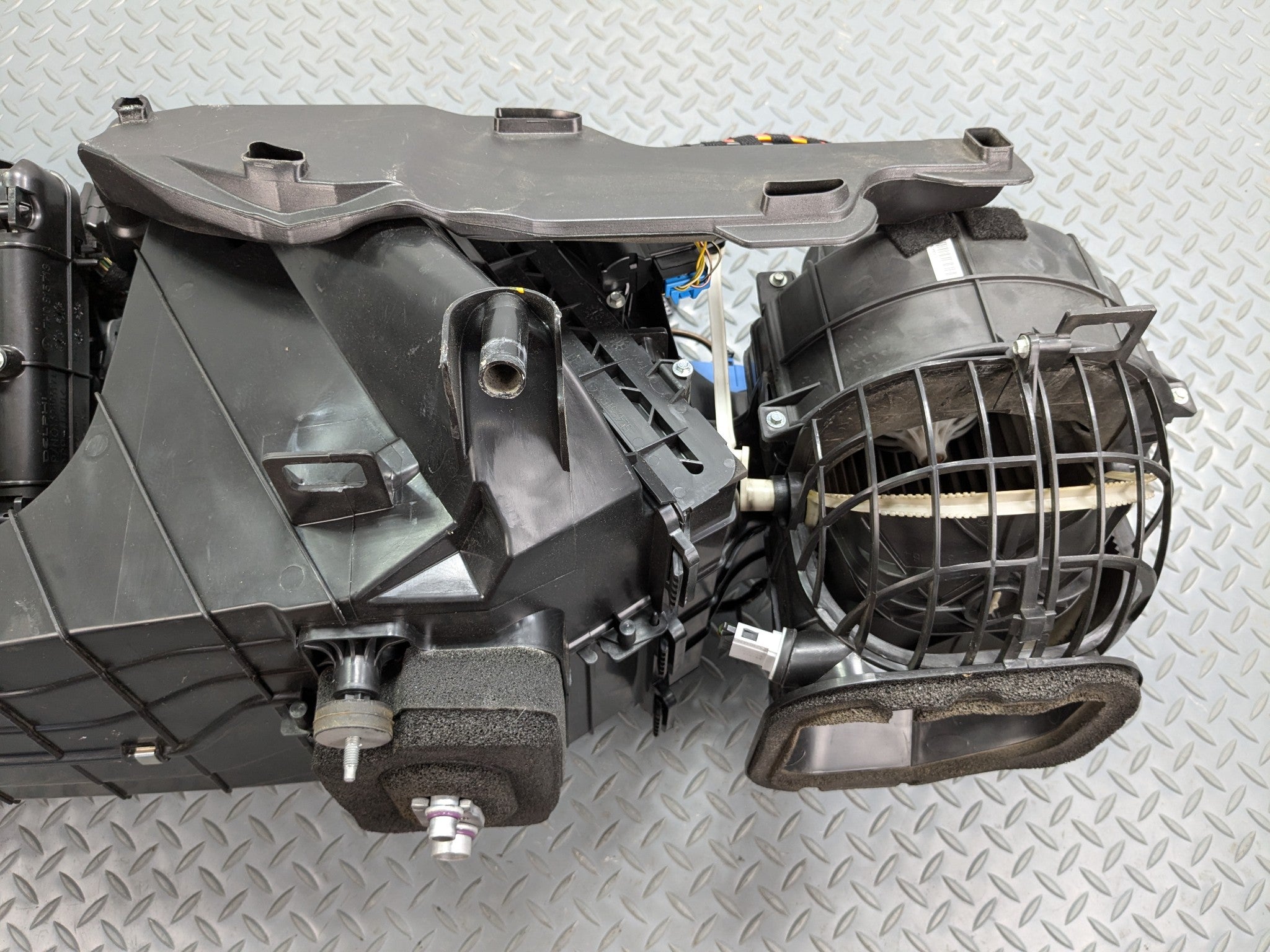 2008 - 2010 OEM PORSCHE CAYENNE AIR CONDITIONING EVAPORATOR HEATER CORE HOUSING