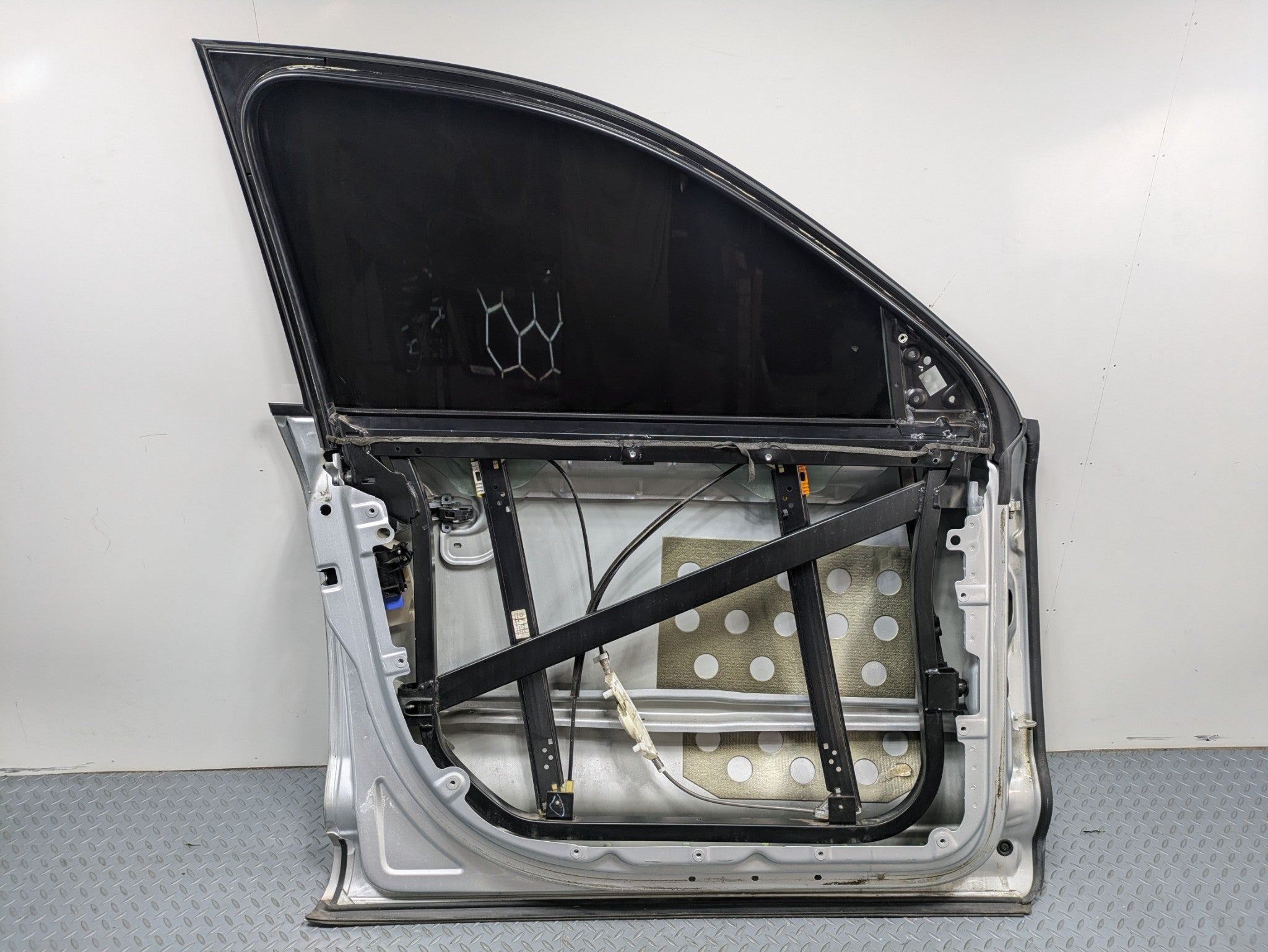 2008 - 2010 OEM PORSCHE CAYENNE FRONT LEFT DRIVER SIDE DOOR SHELL PANEL ASSEMBLY
