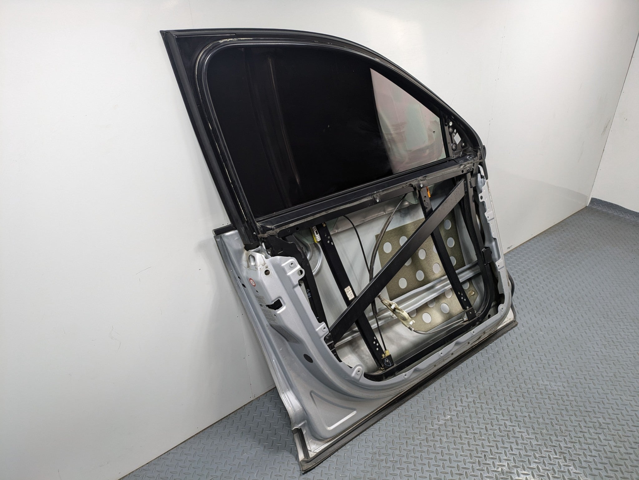 2008 - 2010 OEM PORSCHE CAYENNE FRONT LEFT DRIVER SIDE DOOR SHELL PANEL ASSEMBLY
