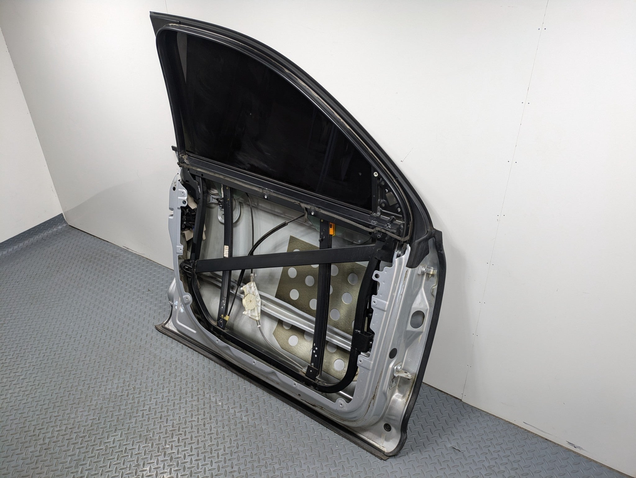 2008 - 2010 OEM PORSCHE CAYENNE FRONT LEFT DRIVER SIDE DOOR SHELL PANEL ASSEMBLY