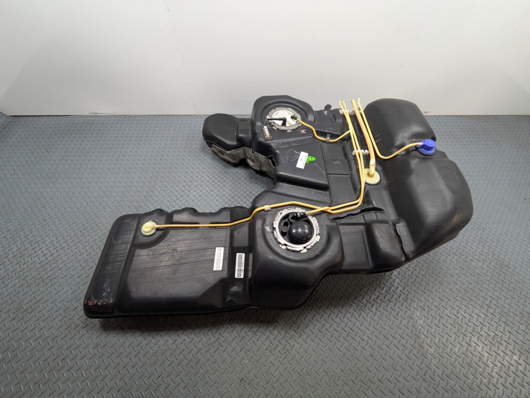 2008 - 2010 OEM PORSCHE CAYENNE FUEL GAS TANK RESERVOIR ASSEMBLY 957