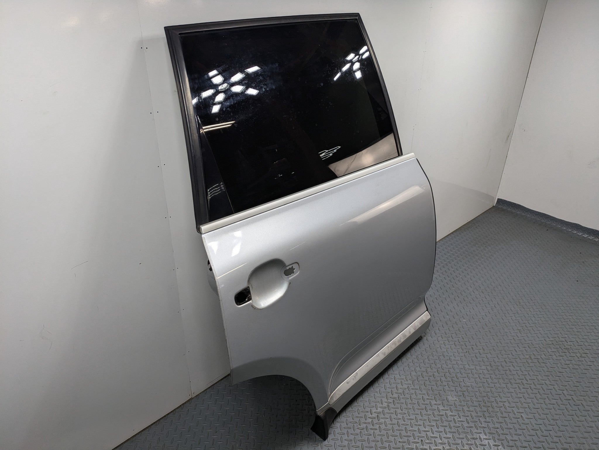 08 - 10 OEM PORSCHE CAYENNE REAR RIGHT PASSENGER SIDE DOOR SHELL PANEL ASSEMBLY