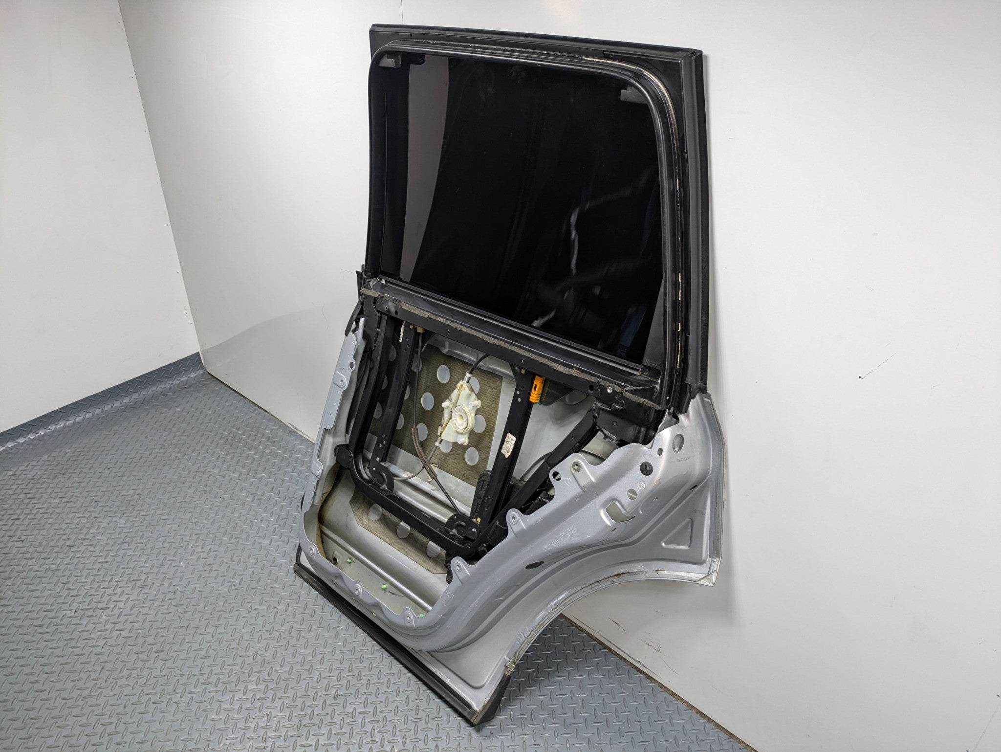 08 - 10 OEM PORSCHE CAYENNE REAR RIGHT PASSENGER SIDE DOOR SHELL PANEL ASSEMBLY