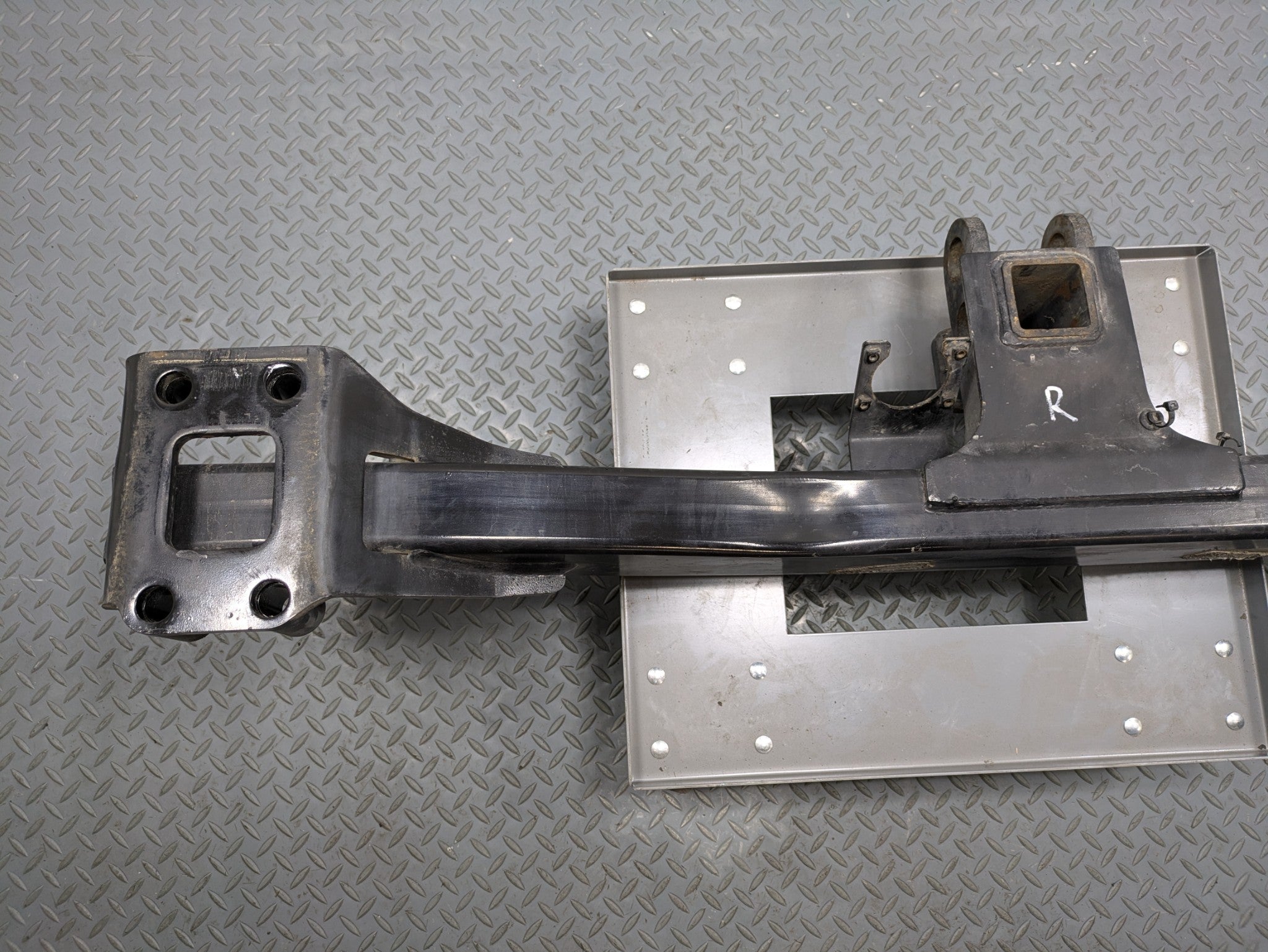 2008 - 2010 OEM PORSCHE CAYENNE REAR BUMPER REINFORCEMENT BAR WITH TOW HITCH
