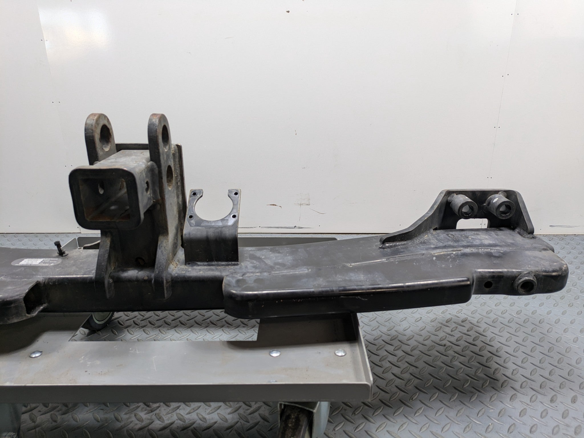 2008 - 2010 OEM PORSCHE CAYENNE REAR BUMPER REINFORCEMENT BAR WITH TOW HITCH