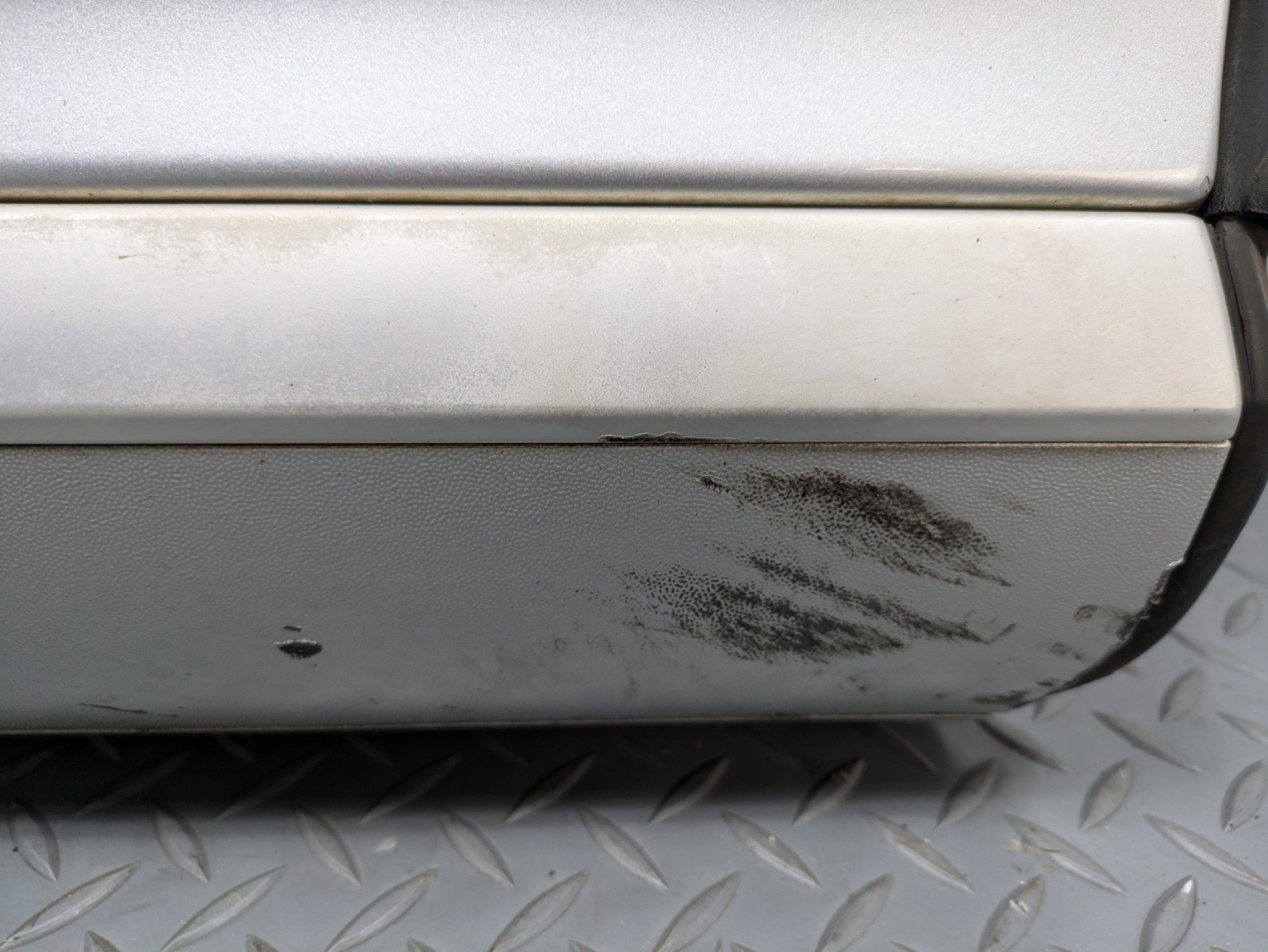 08 - 10 OEM PORSCHE CAYENNE FRONT RIGHT PASSENGER SIDE DOOR SHELL PANEL ASSEMBLY