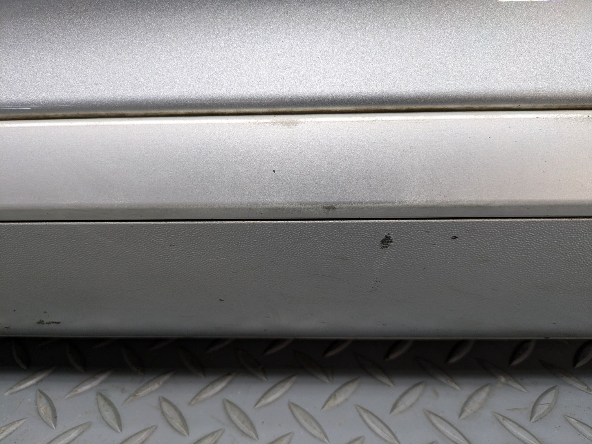 08 - 10 OEM PORSCHE CAYENNE FRONT RIGHT PASSENGER SIDE DOOR SHELL PANEL ASSEMBLY