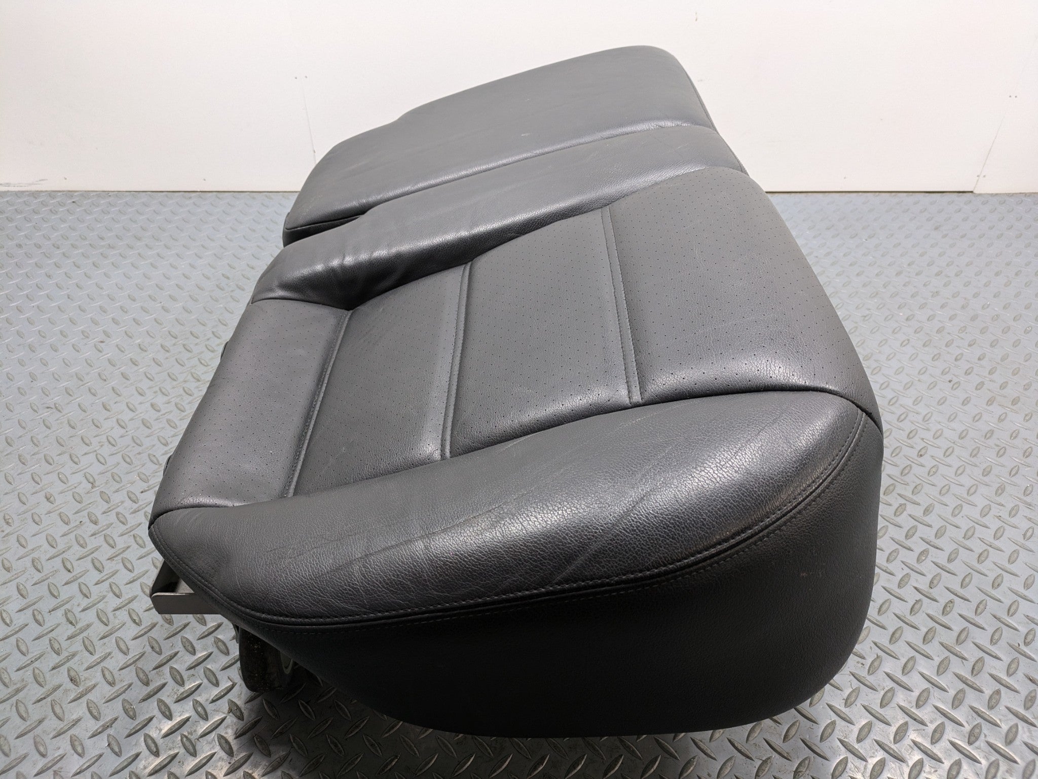 2008 - 2010 OEM PORSCHE CAYENNE REAR RIGHT PASSENGER SIDE LOWER BACK SEAT