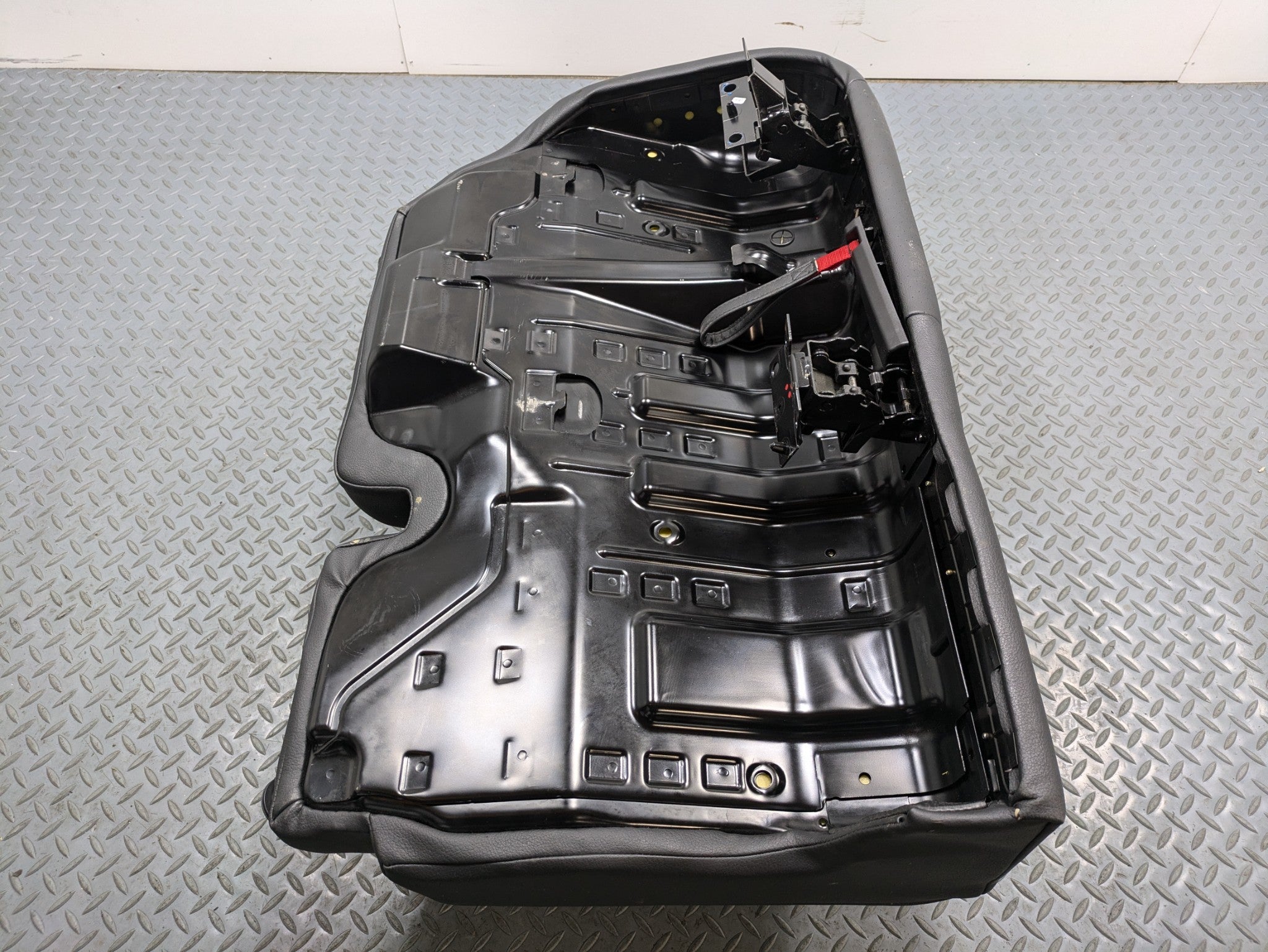 2008 - 2010 OEM PORSCHE CAYENNE REAR RIGHT PASSENGER SIDE LOWER BACK SEAT