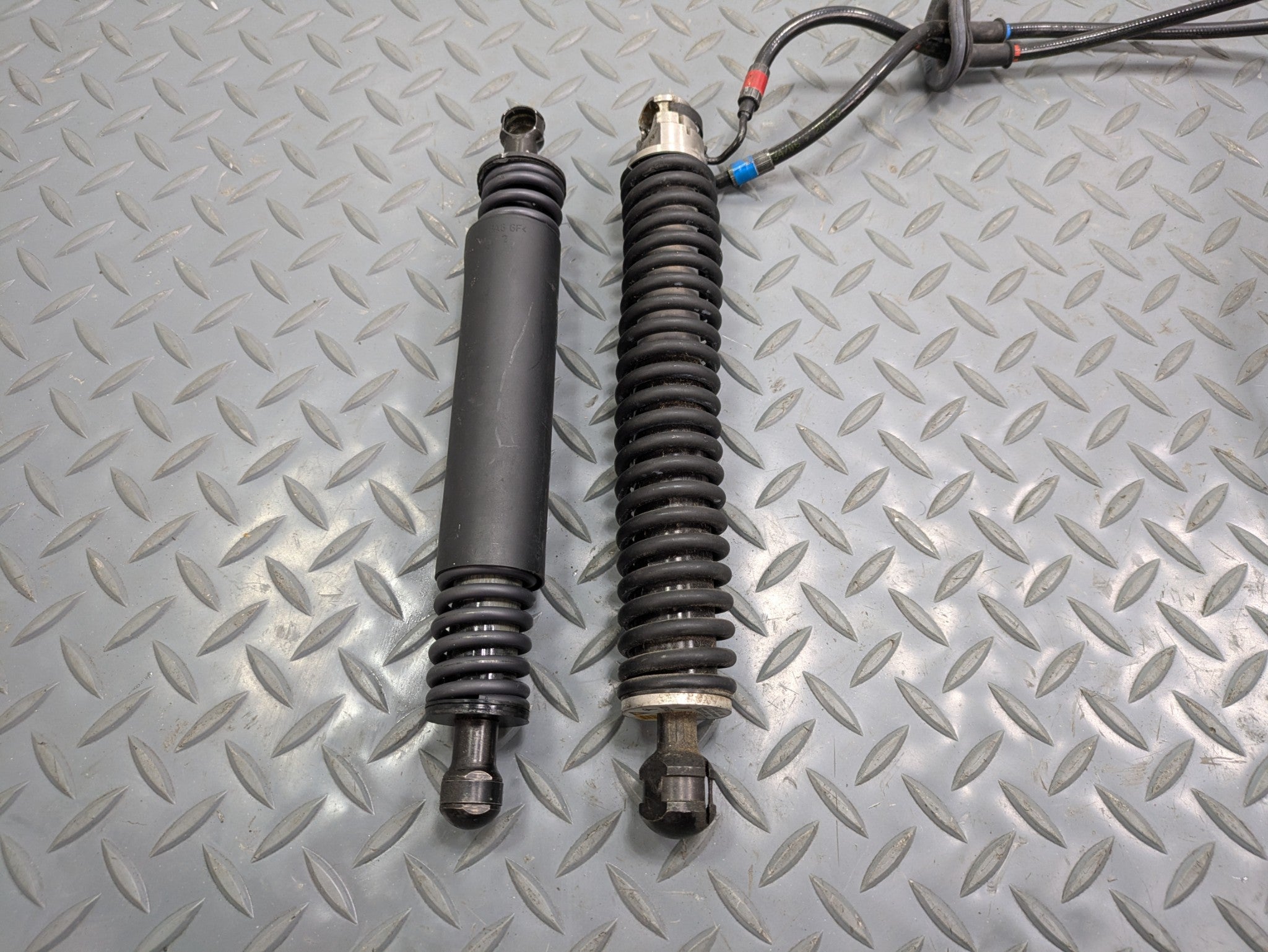 2008 - 2010 OEM PORSCHE CAYENNE LEFT AND RIGHT HATCH SUPPORT SHOCK STRUTS SET