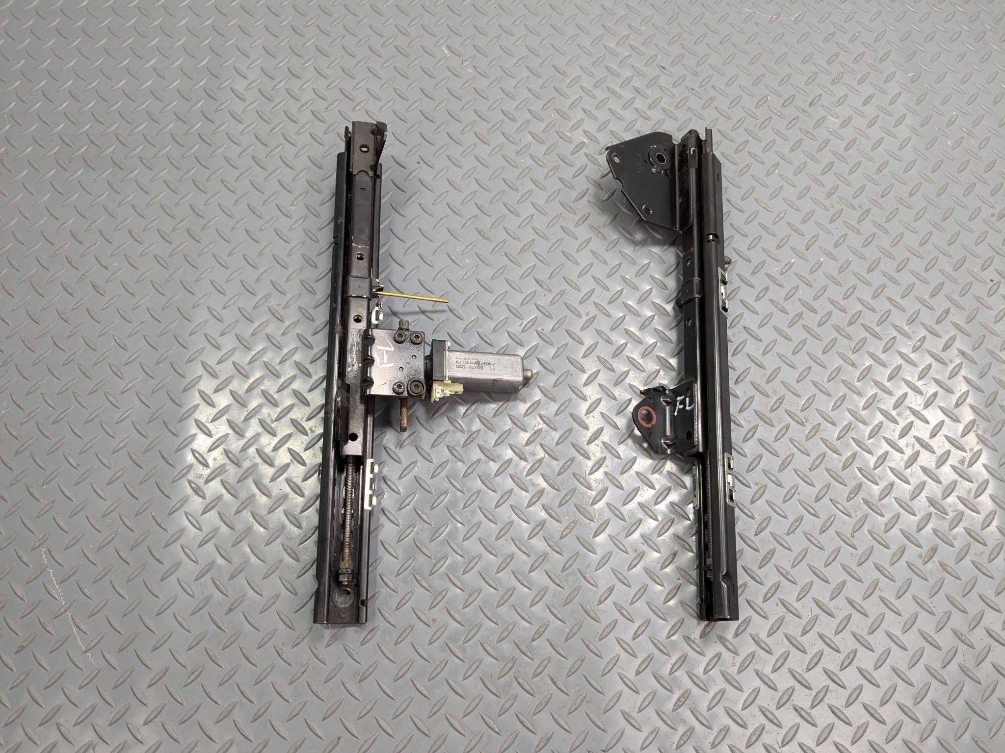 2008 - 2010 OEM PORSCHE CAYENNE FRONT LEFT DRIVER SIDE SEAT TRACK RAILS