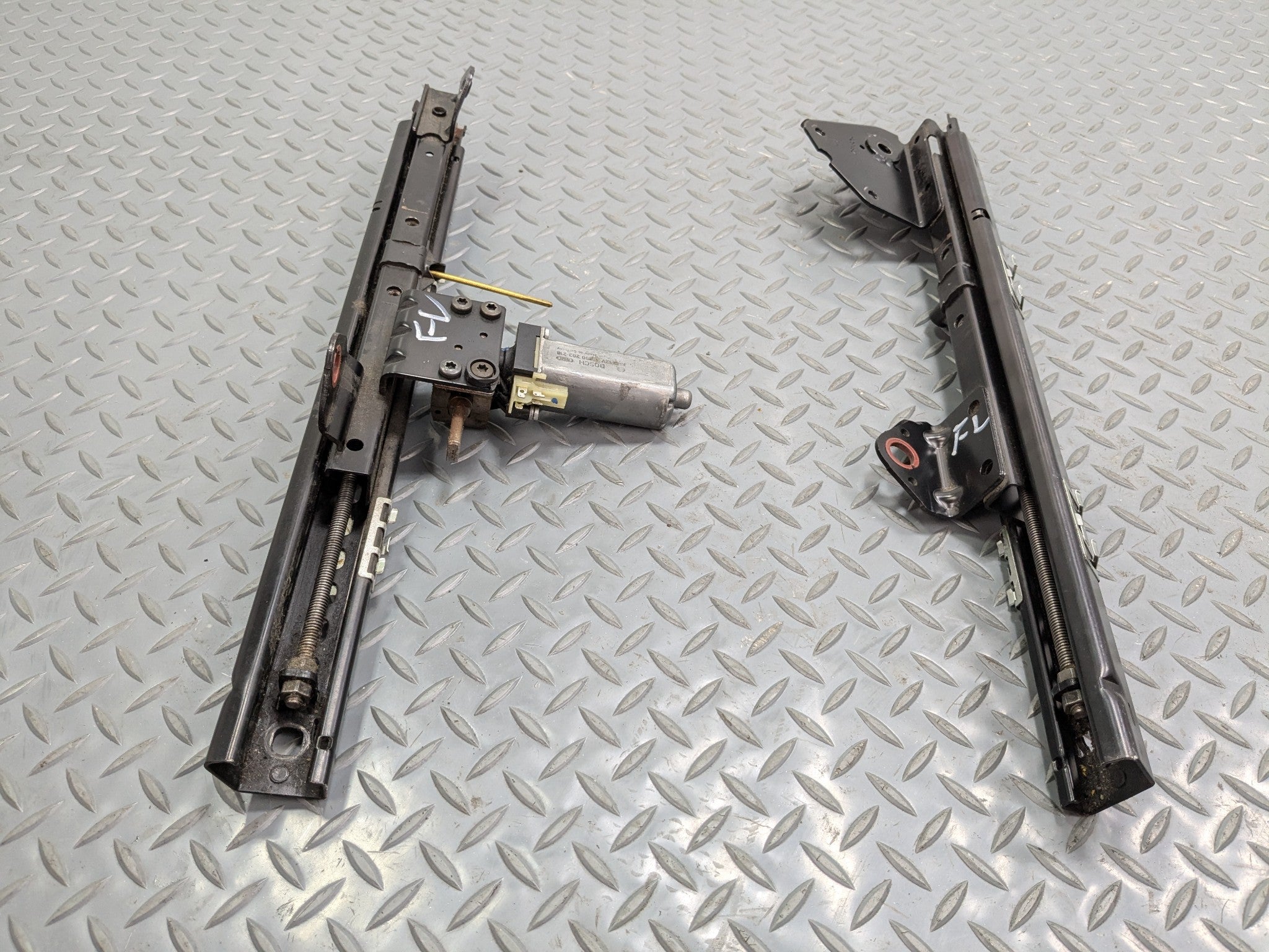 2008 - 2010 OEM PORSCHE CAYENNE FRONT LEFT DRIVER SIDE SEAT TRACK RAILS