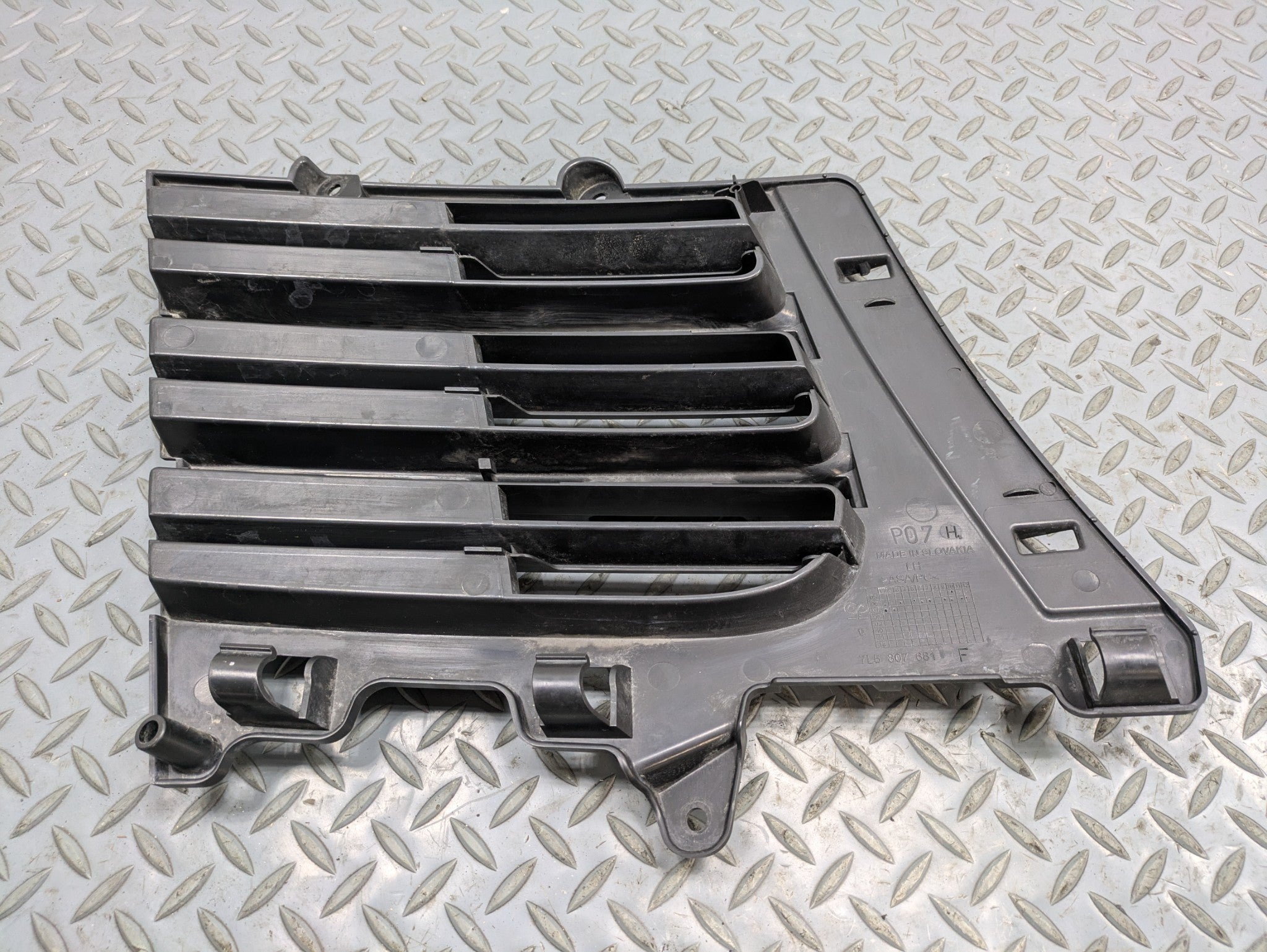 2008 - 2010 OEM PORSCHE CAYENNE FRONT LEFT DRIVER SIDE BUMPER GRILLE