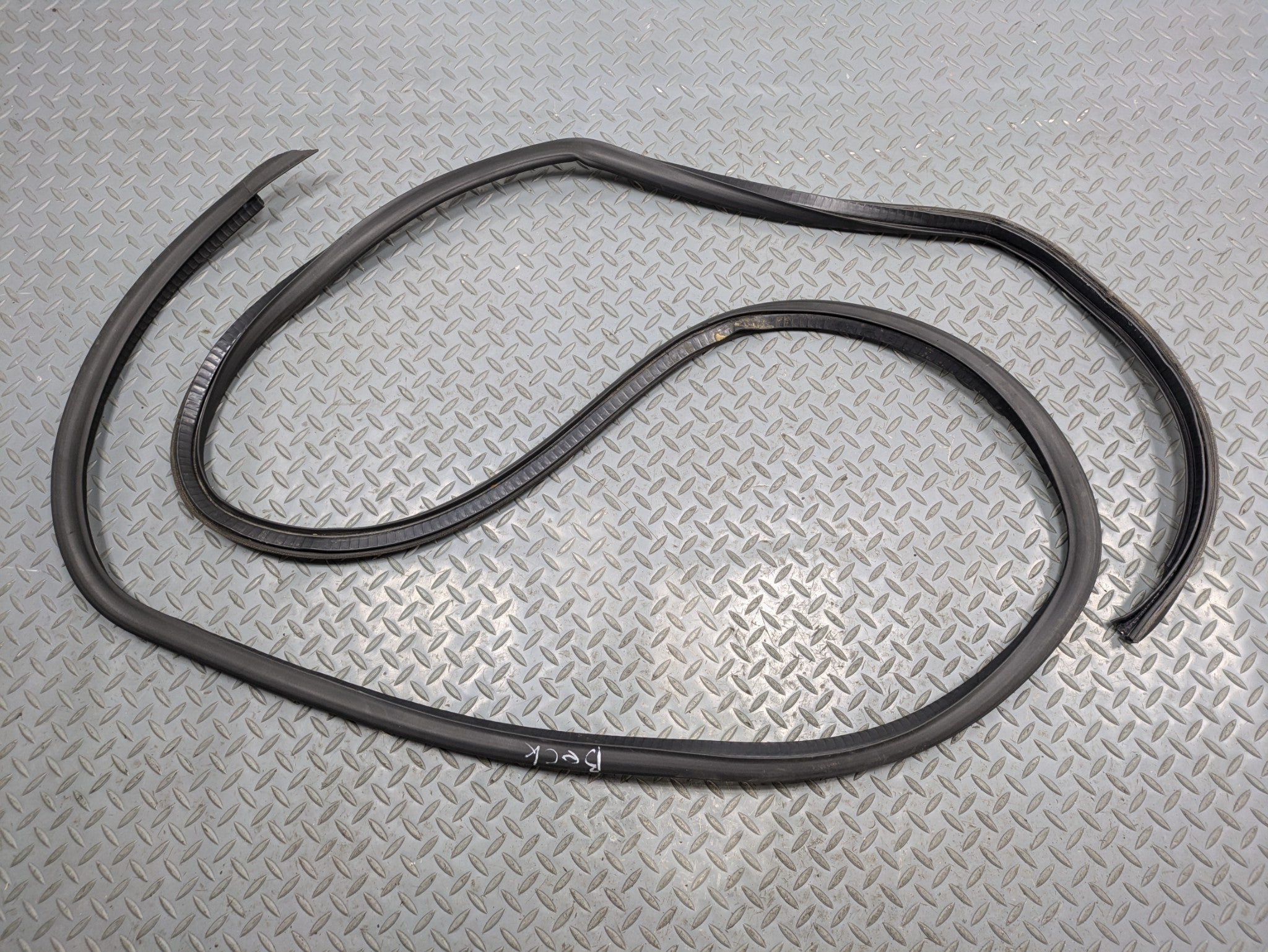 2008 - 2010 OEM PORSCHE CAYENNE REAR TRUNK DOOR SEAL WEATHERSTRIP RUBBER