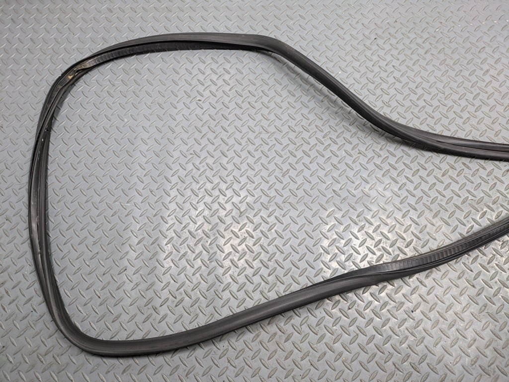 2008 - 2010 OEM PORSCHE CAYENNE REAR TRUNK DOOR SEAL WEATHERSTRIP RUBBER