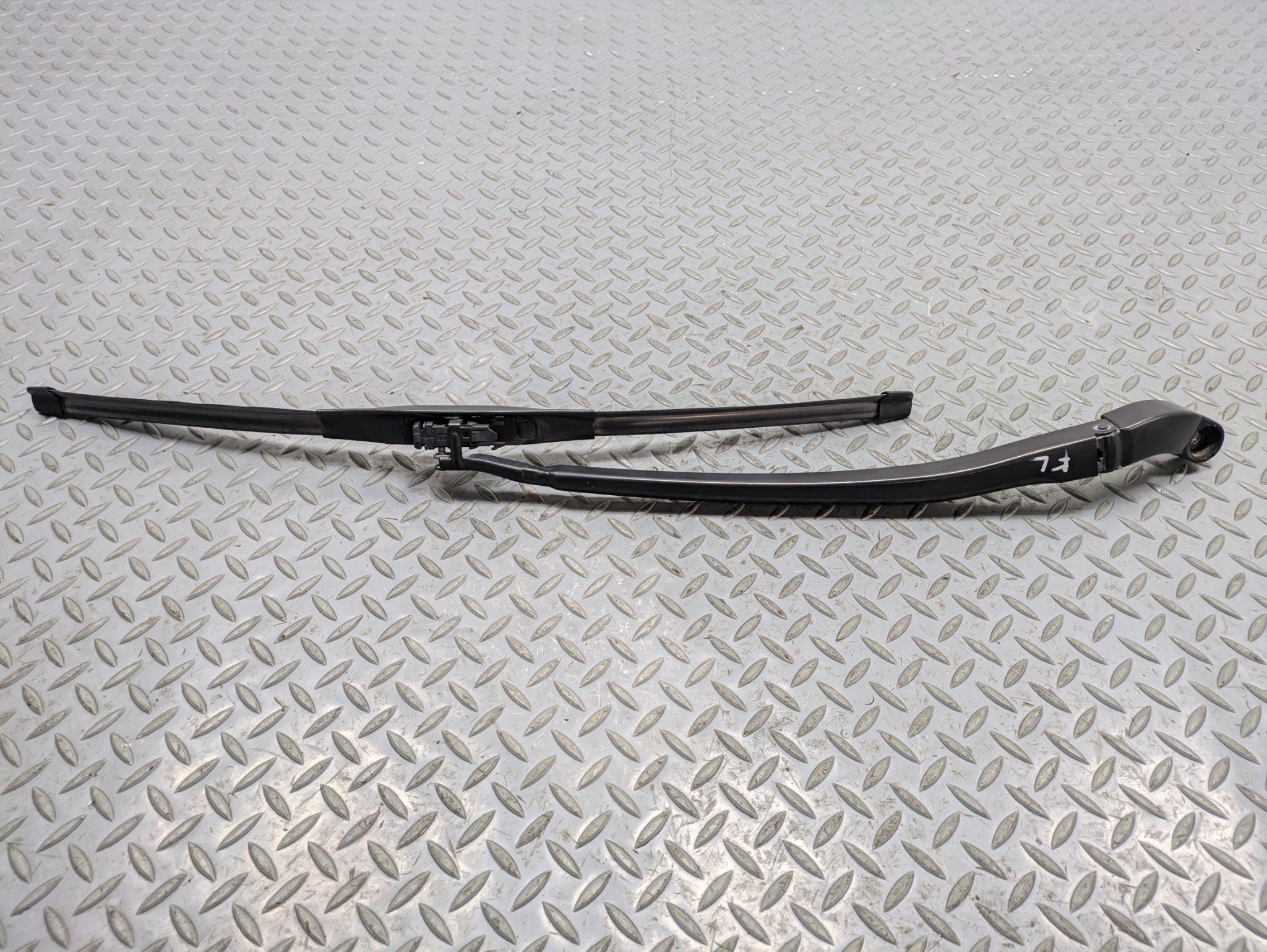 2008 - 2010 OEM PORSCHE CAYENNE FRONT LEFT SIDE WINDSHIELD WIPER ARM WITH BLADE