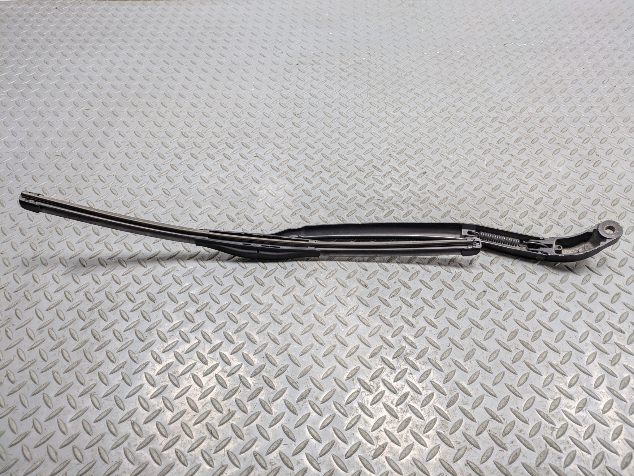 2008 - 2010 OEM PORSCHE CAYENNE FRONT LEFT SIDE WINDSHIELD WIPER ARM WITH BLADE