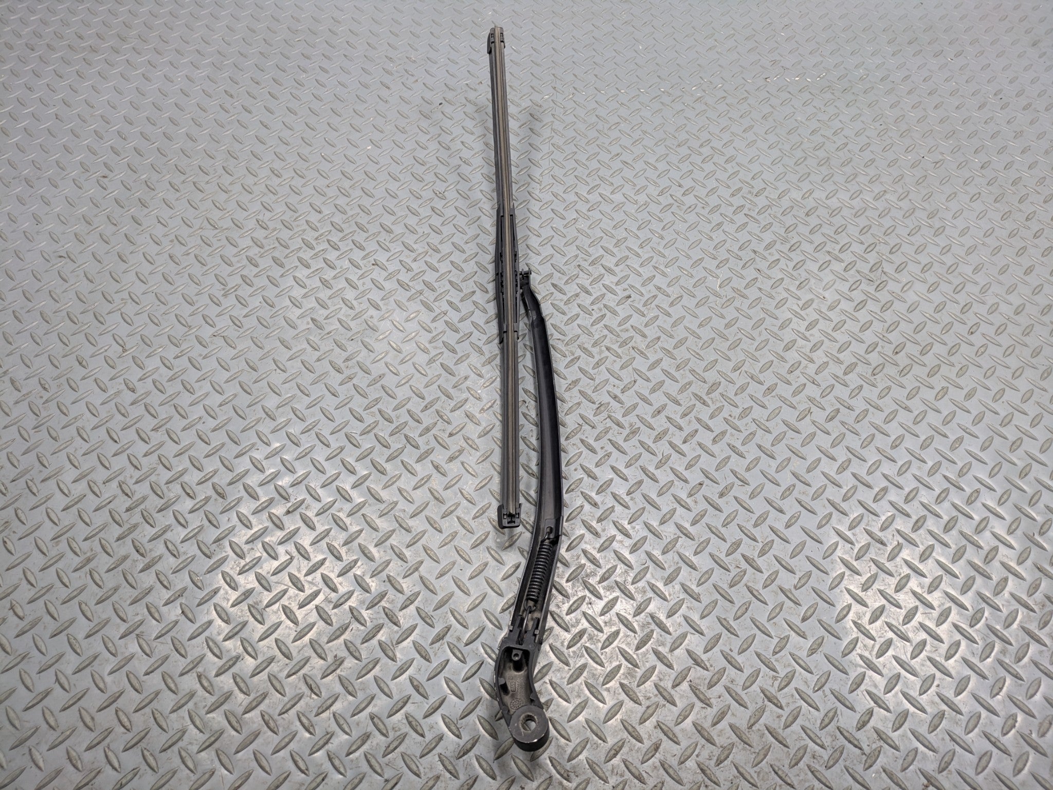 2008 - 2010 OEM PORSCHE CAYENNE FRONT LEFT SIDE WINDSHIELD WIPER ARM WITH BLADE