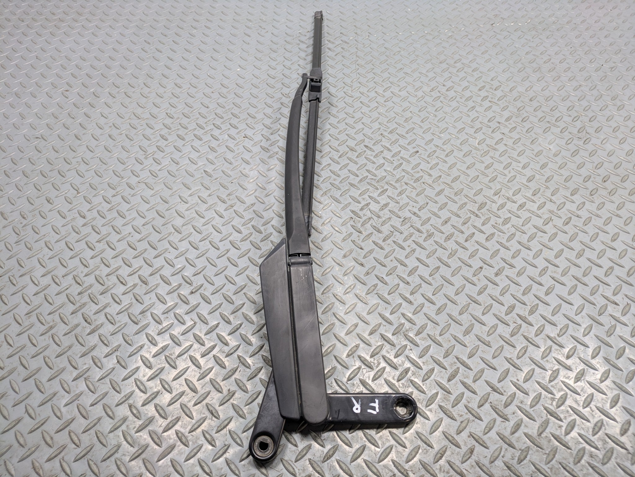 2008 - 2010 OEM PORSCHE CAYENNE FRONT RIGHT SIDE WINDSHIELD WIPER ARM WITH BLADE
