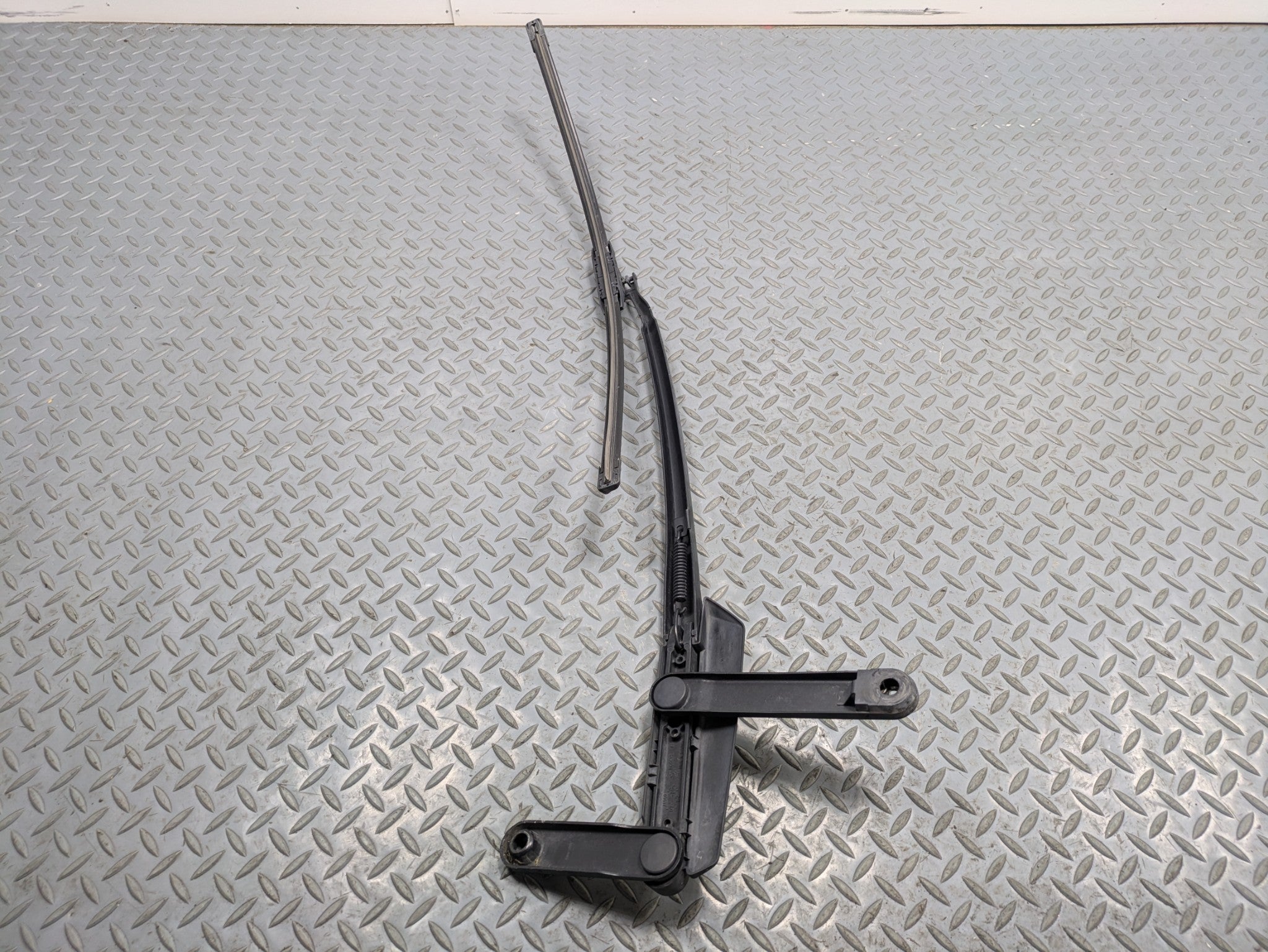 2008 - 2010 OEM PORSCHE CAYENNE FRONT RIGHT SIDE WINDSHIELD WIPER ARM WITH BLADE