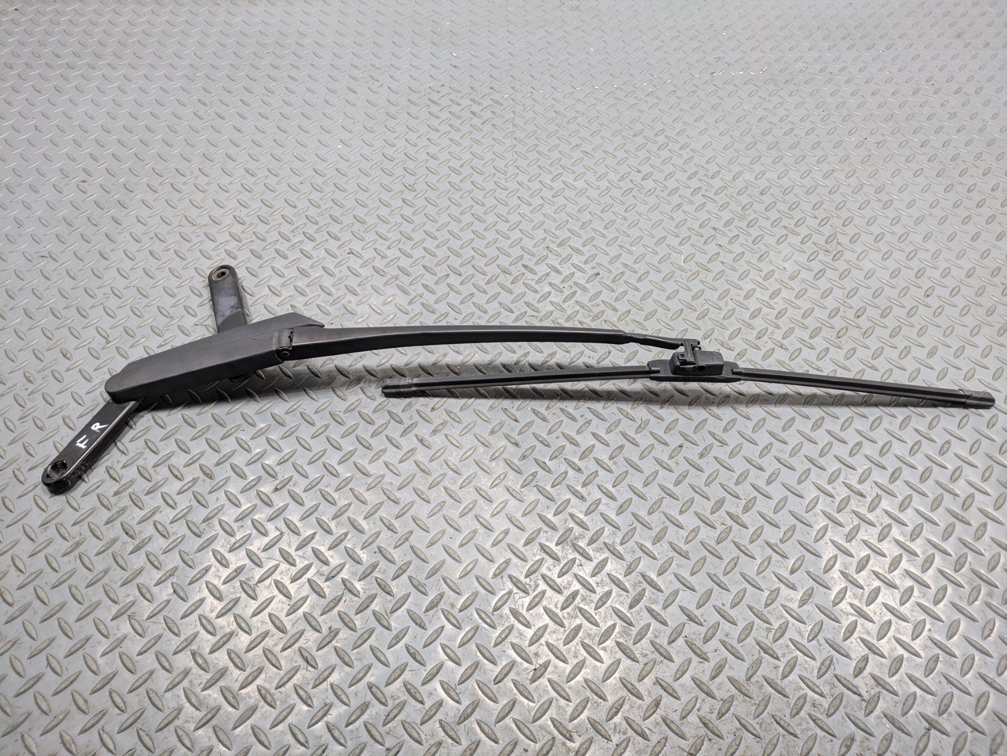 2008 - 2010 OEM PORSCHE CAYENNE FRONT RIGHT SIDE WINDSHIELD WIPER ARM WITH BLADE