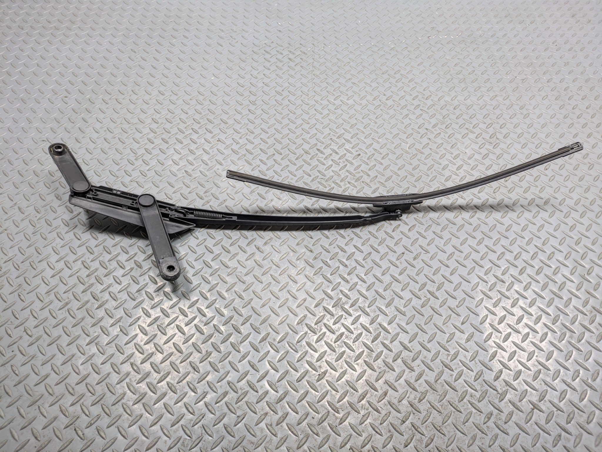 2008 - 2010 OEM PORSCHE CAYENNE FRONT RIGHT SIDE WINDSHIELD WIPER ARM WITH BLADE